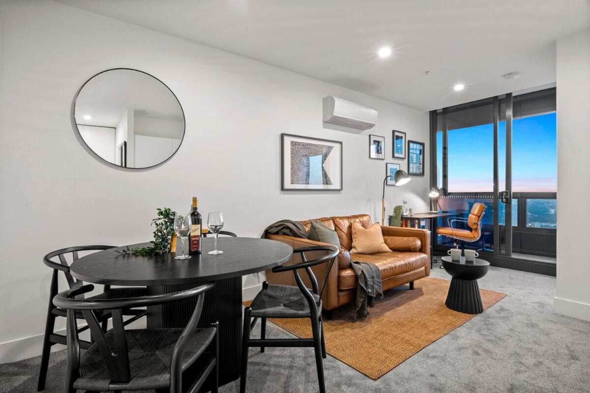 Apartment Stunning Cbd With Amazing Views And Parking! Melbourne