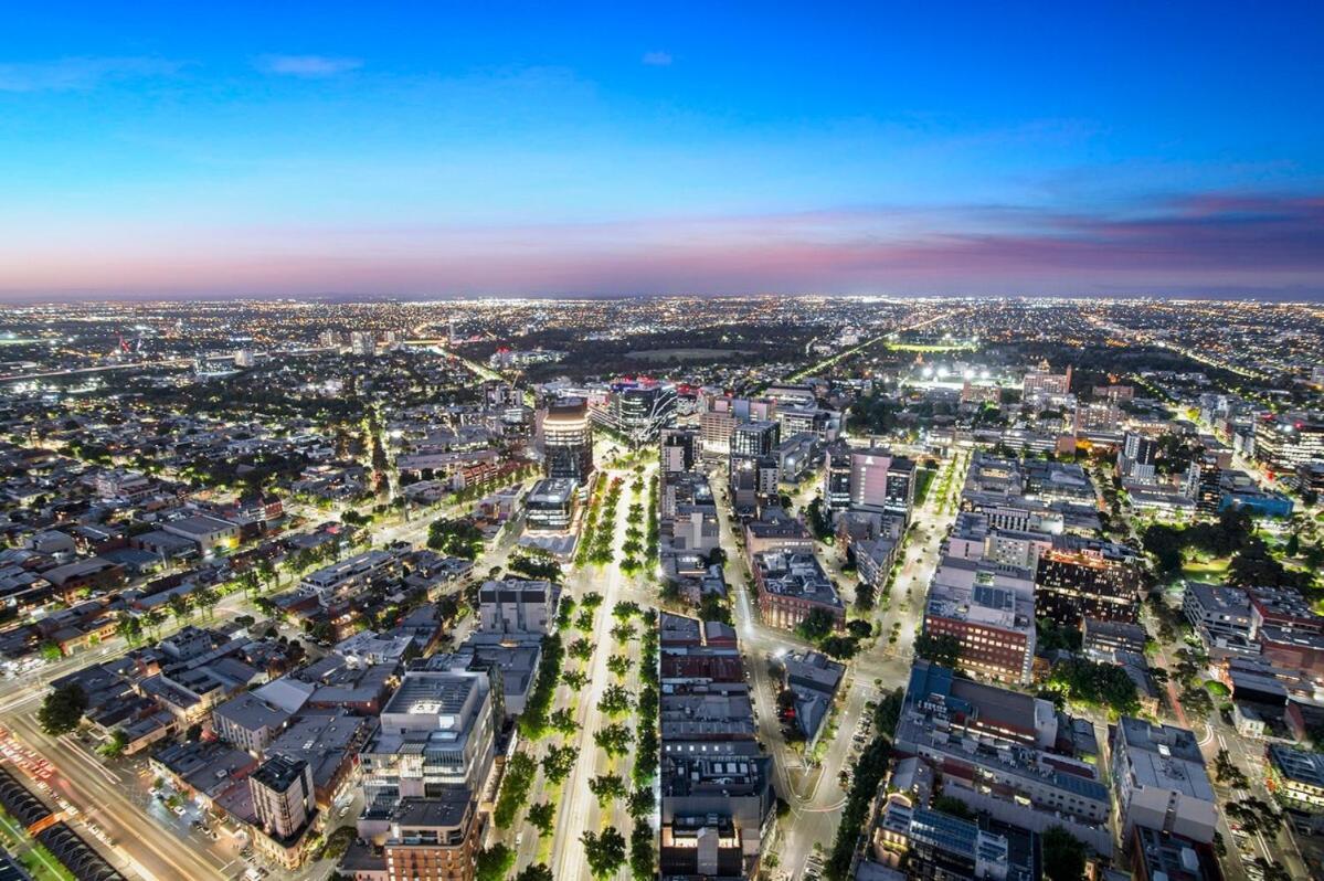 Stunning Cbd With Amazing Views And Parking! *