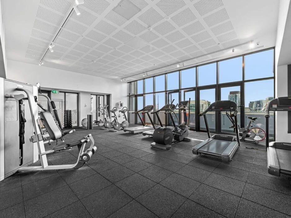 Apartment Stunning Cbd With Amazing Views And Parking!