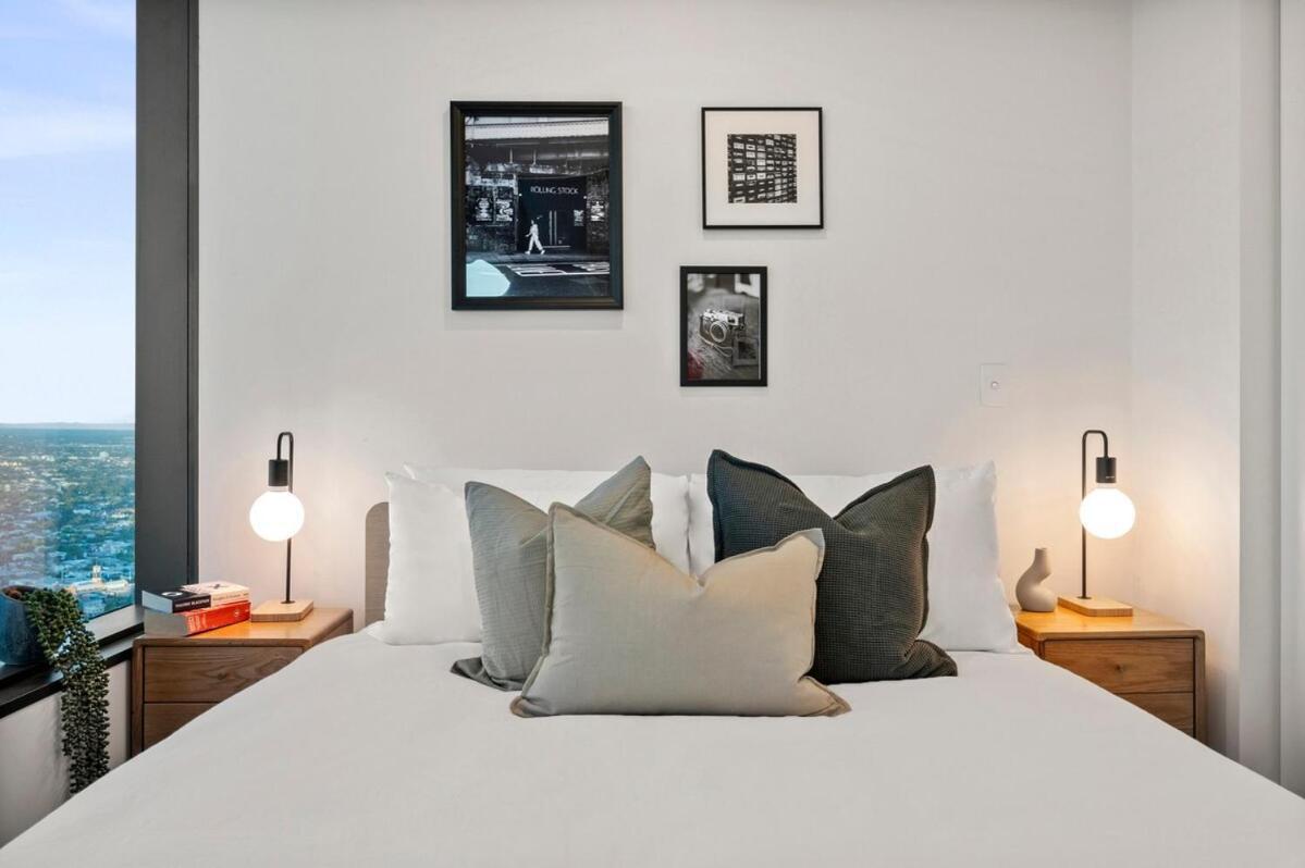 Stunning Cbd With Amazing Views And Parking! Apartment Melbourne
