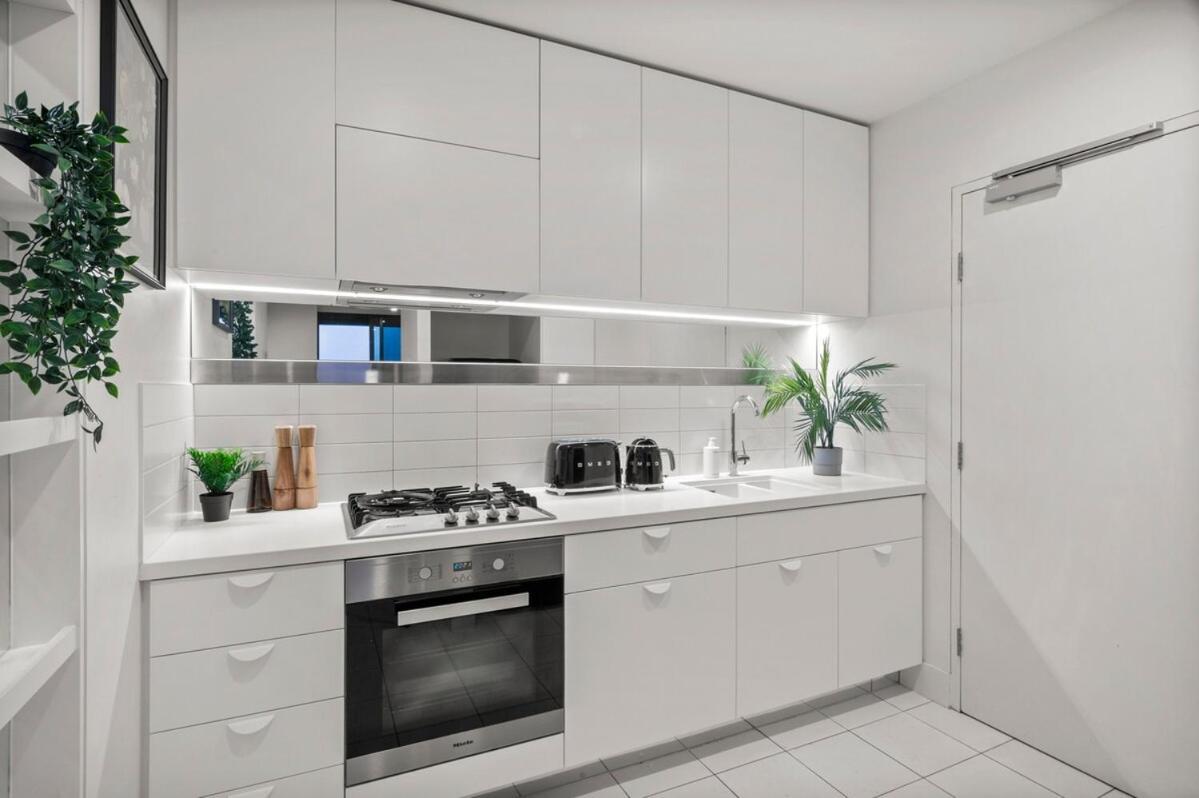 Apartment Stunning Cbd With Amazing Views And Parking! Melbourne