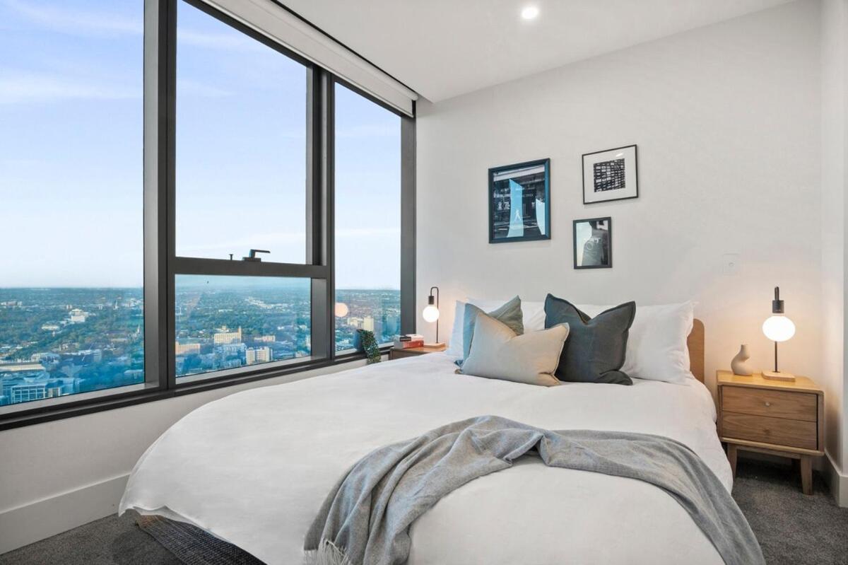 Stunning Cbd With Amazing Views And Parking! *