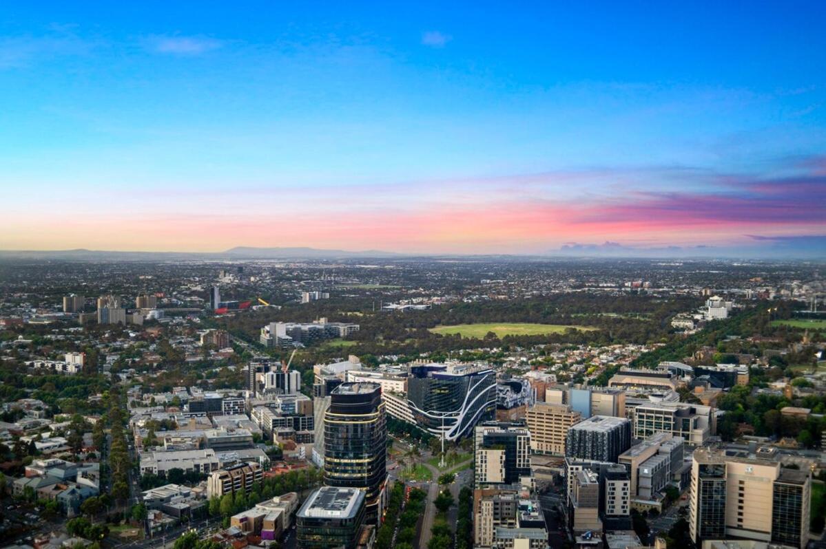 Stunning Cbd With Amazing Views And Parking! Apartment