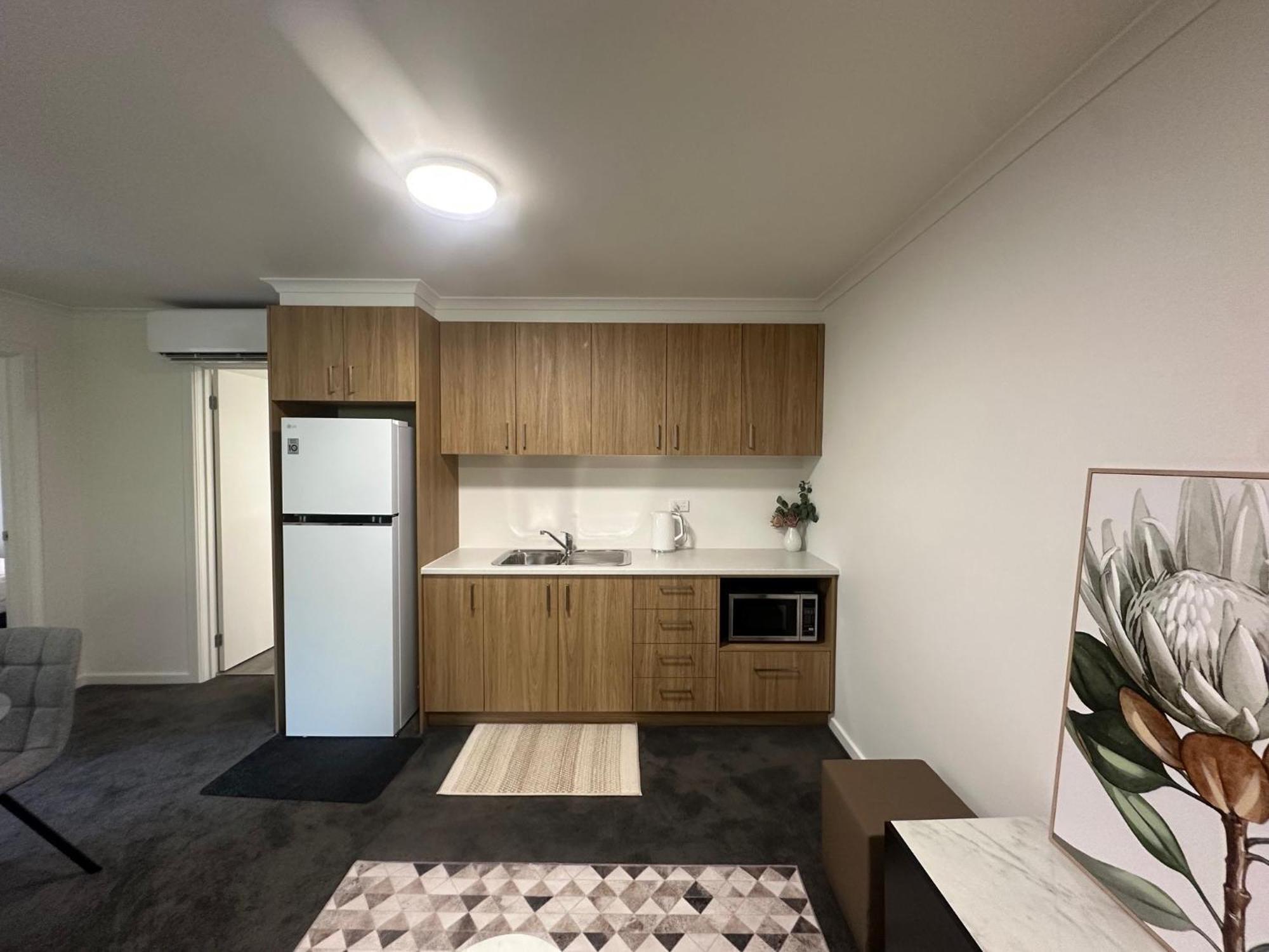 Lodge Elizabethan Melbourne