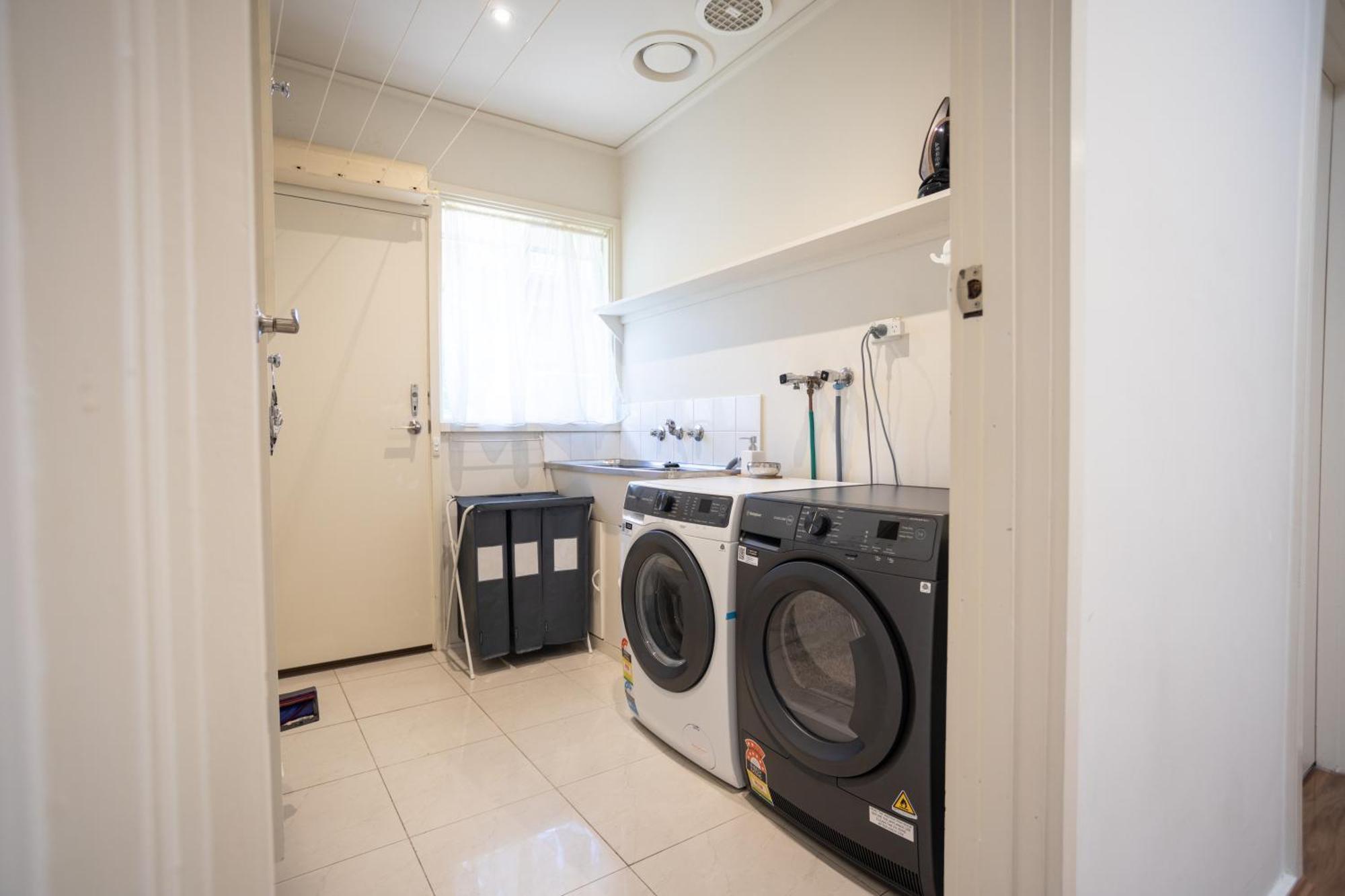 Luxury Family Poolside Brighton Holiday home