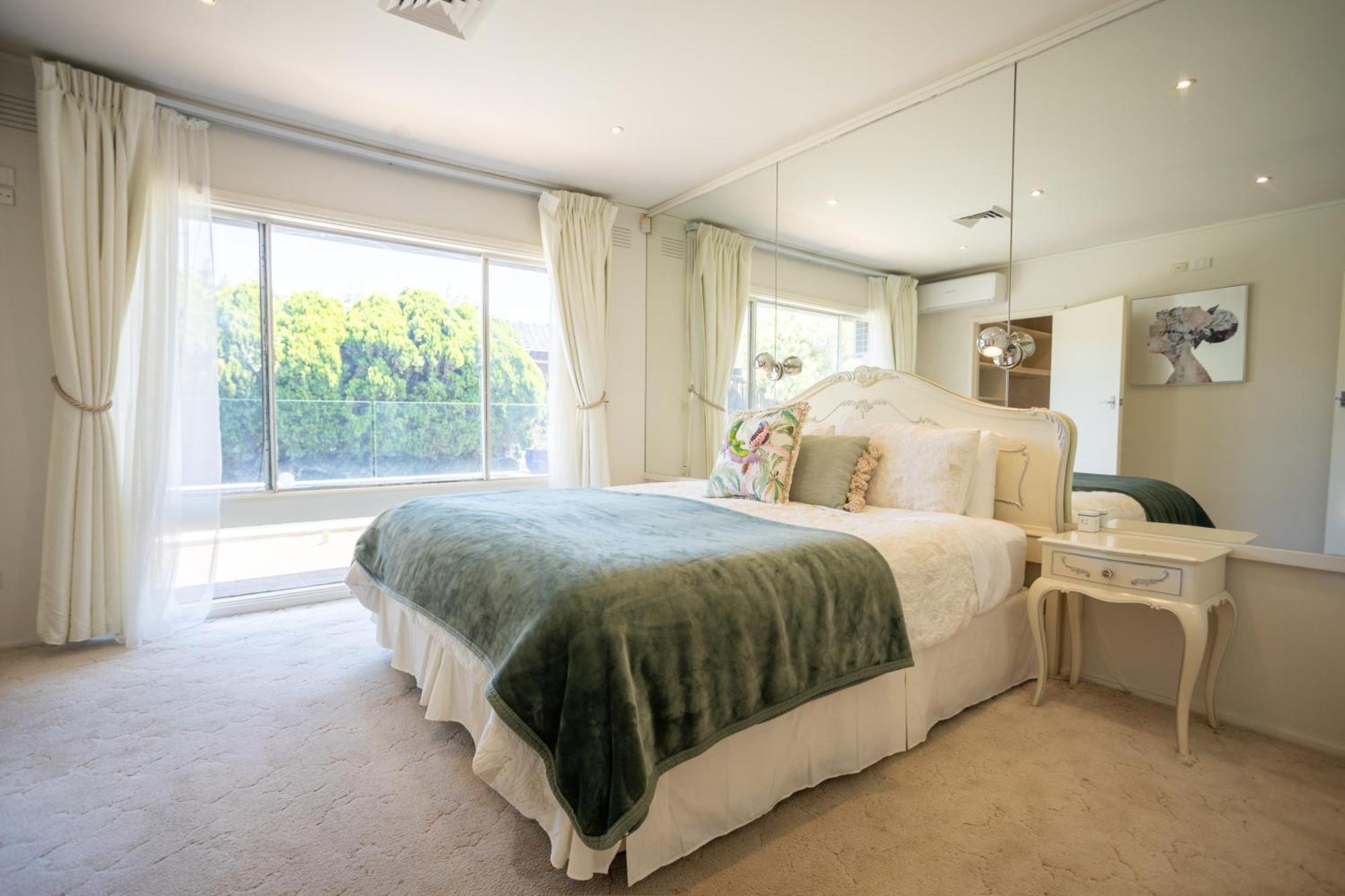 Luxury Family Poolside Brighton Melbourne