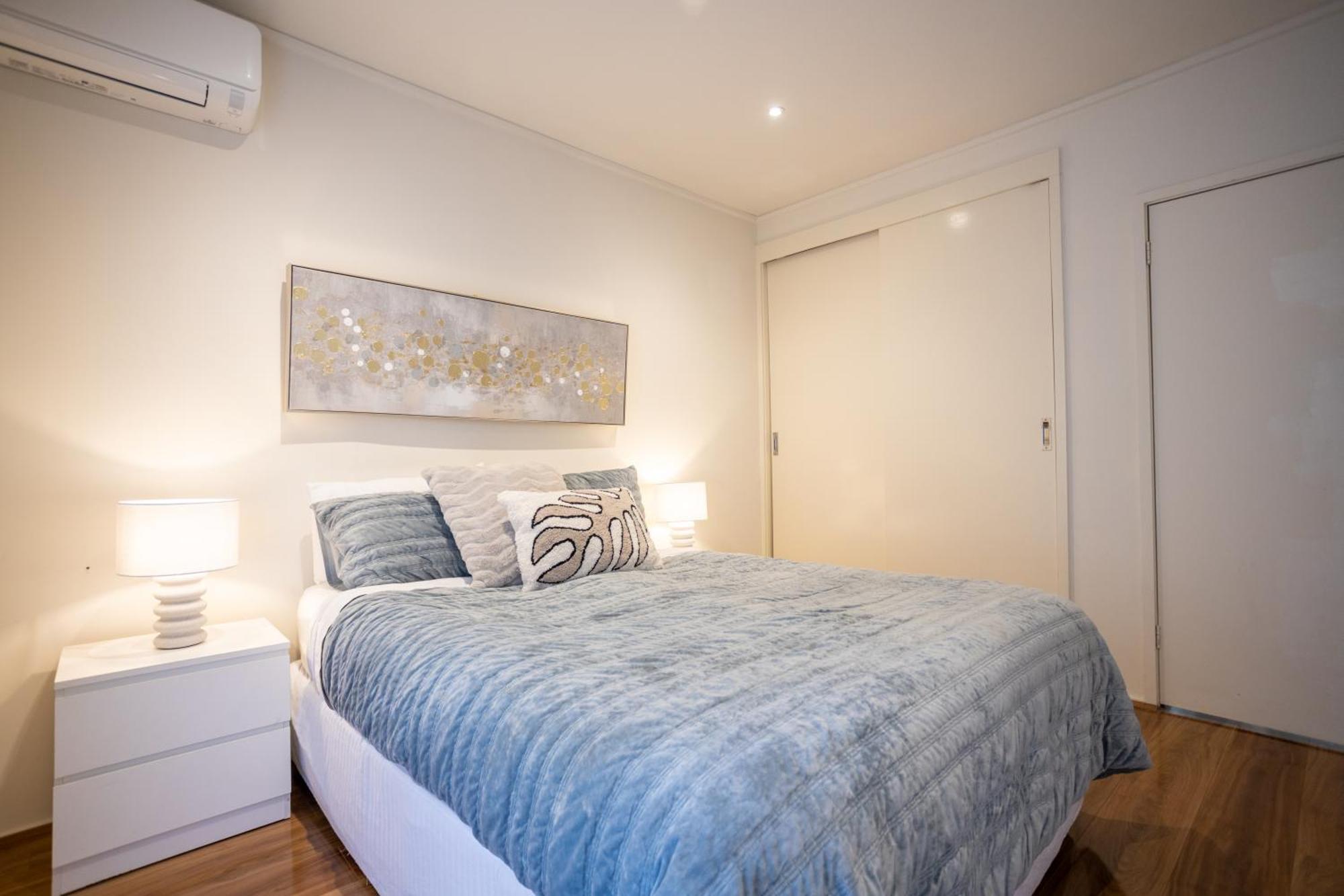 Luxury Family Poolside Brighton Holiday home *