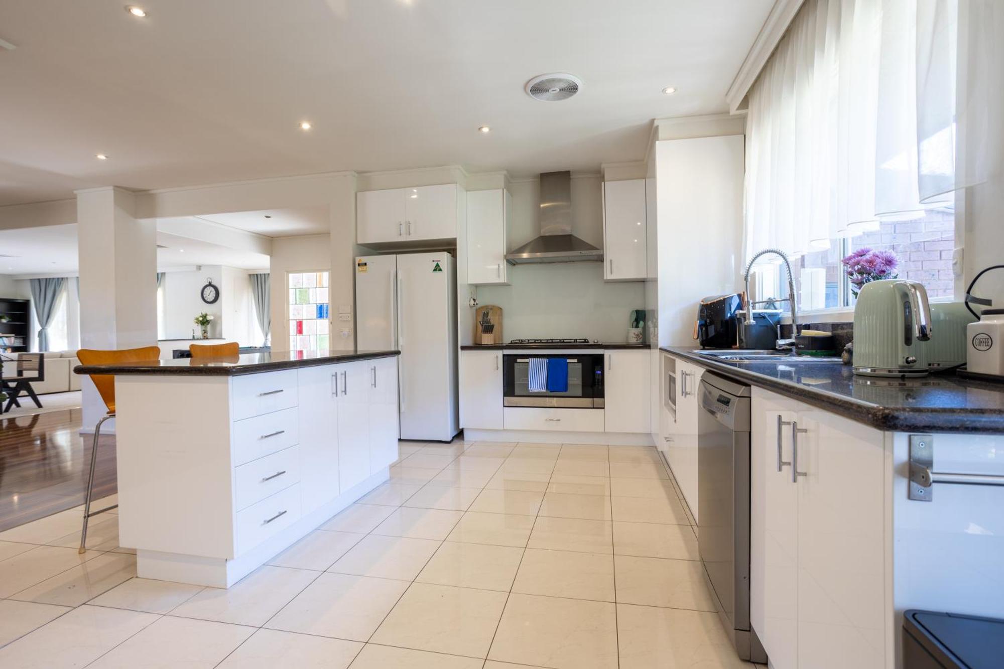 Luxury Family Poolside Brighton Holiday home Melbourne