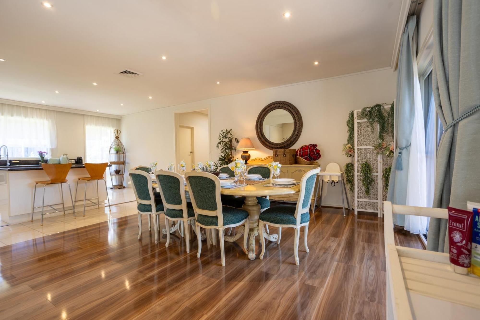 Luxury Family Poolside Brighton Holiday home