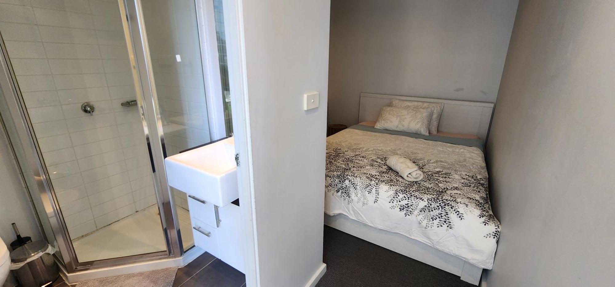 Lovely Private Master Bedroom Homestay *
