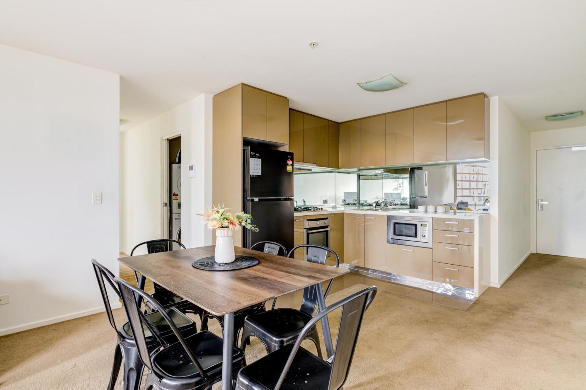 Mega Style Mainpoint Apartment Melbourne