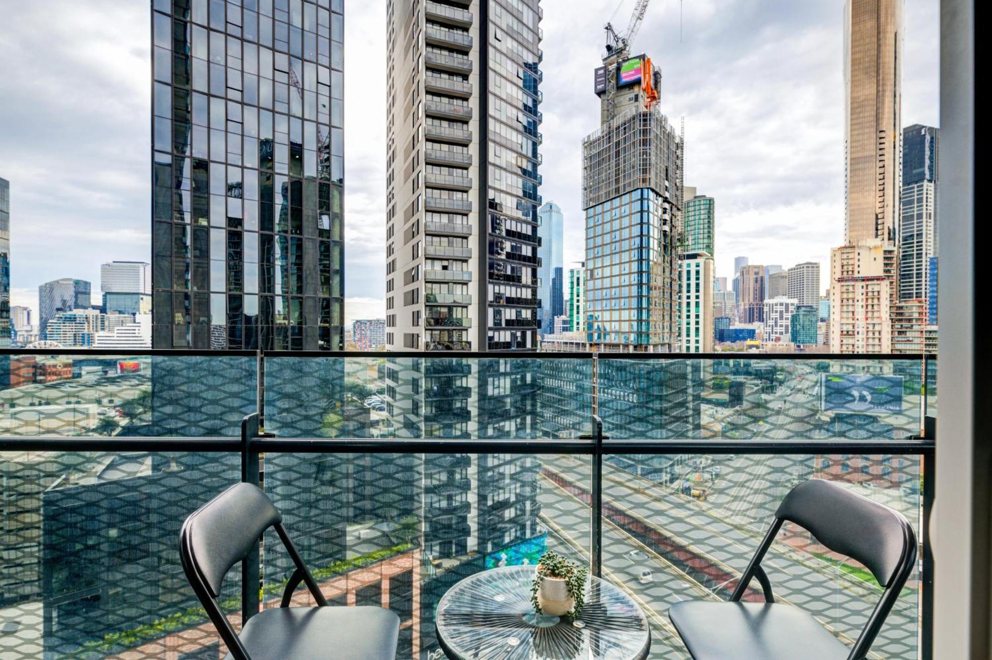 Mega Style Mainpoint * Melbourne