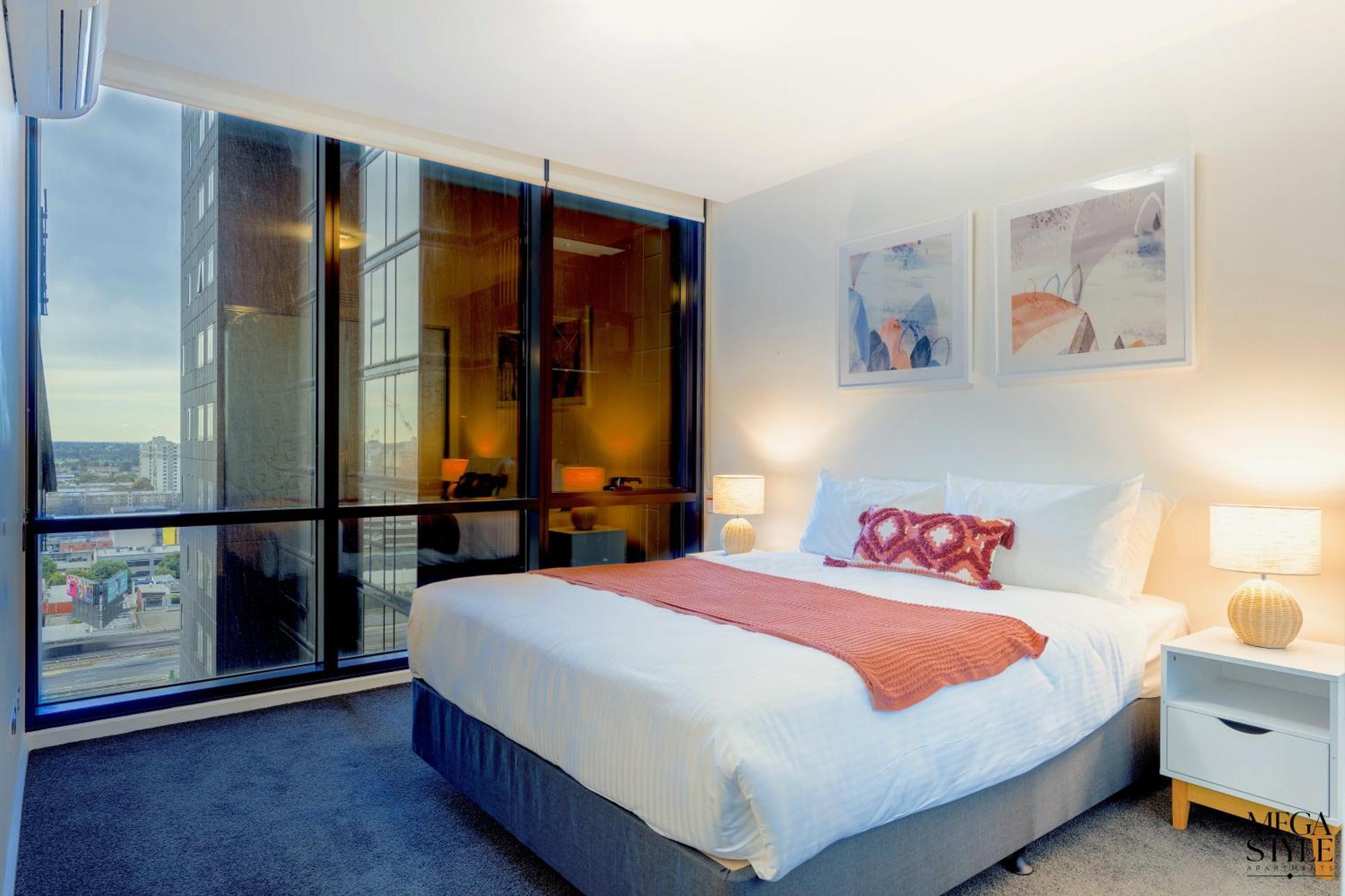 Mega Style Mainpoint Apartment
