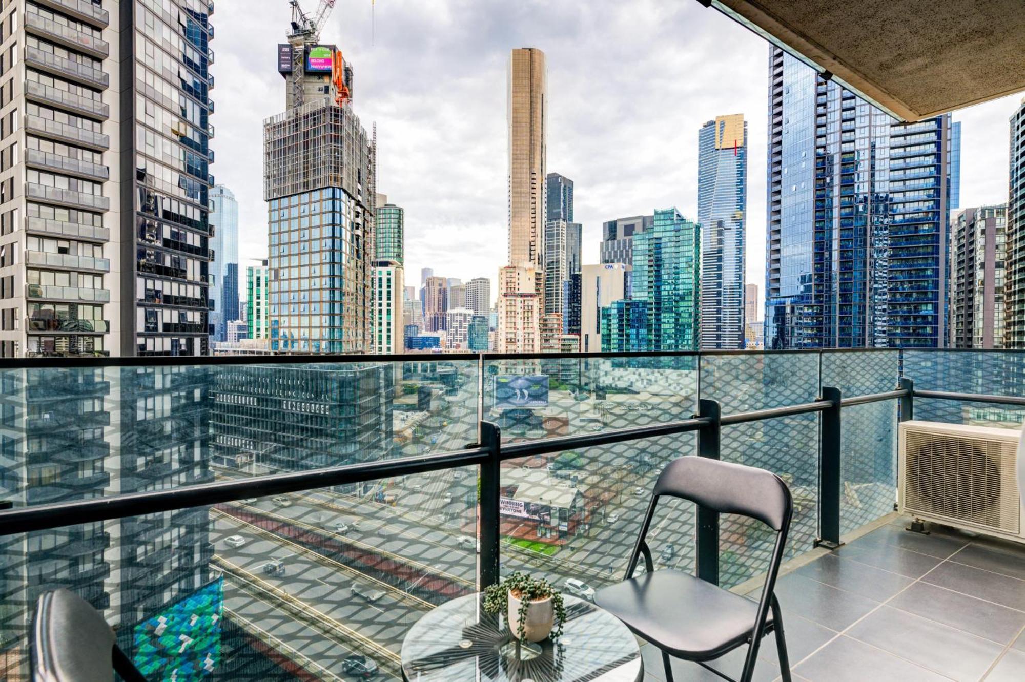 Mega Style Mainpoint Apartment