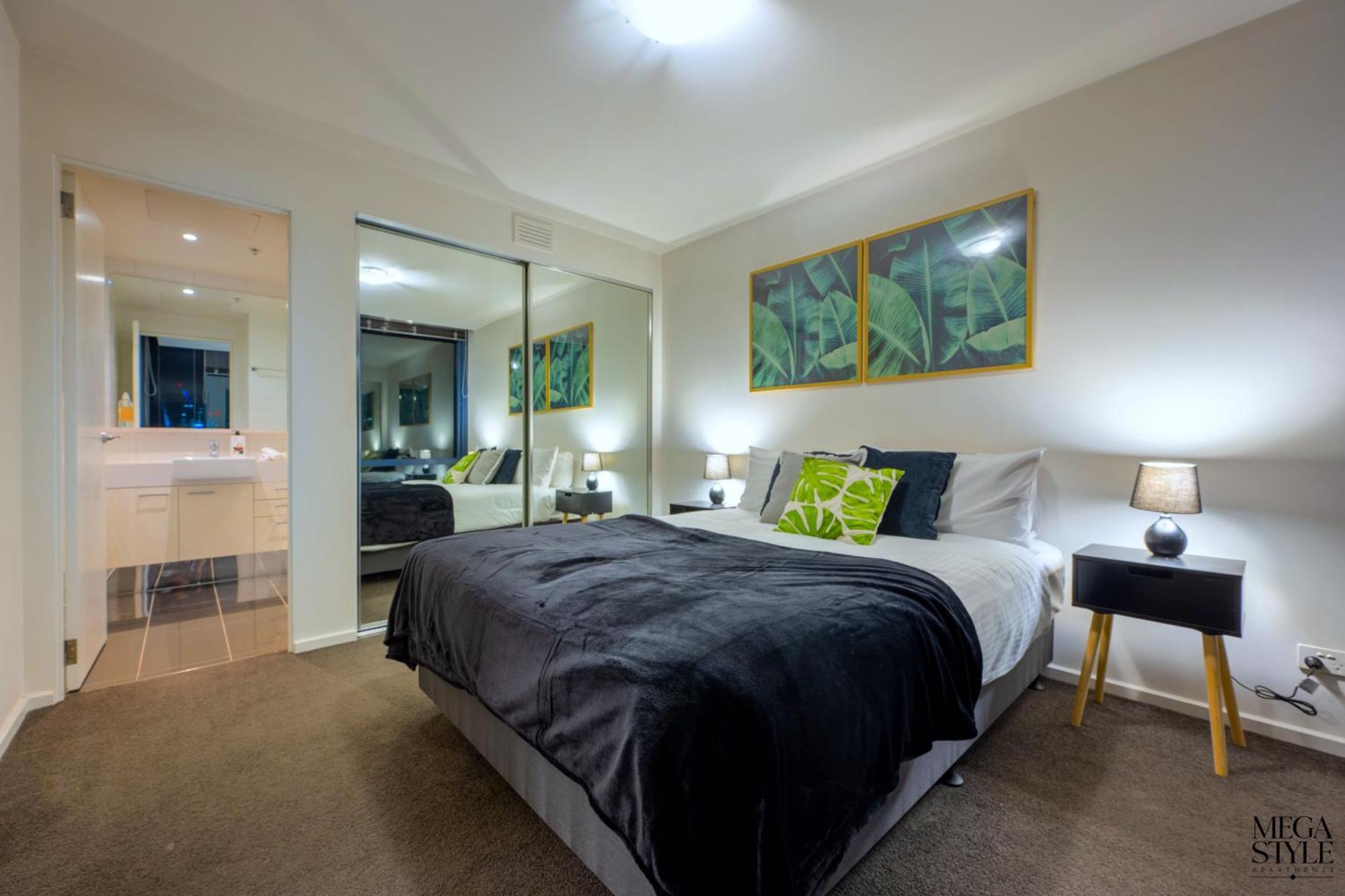 Mega Style Mainpoint * Melbourne