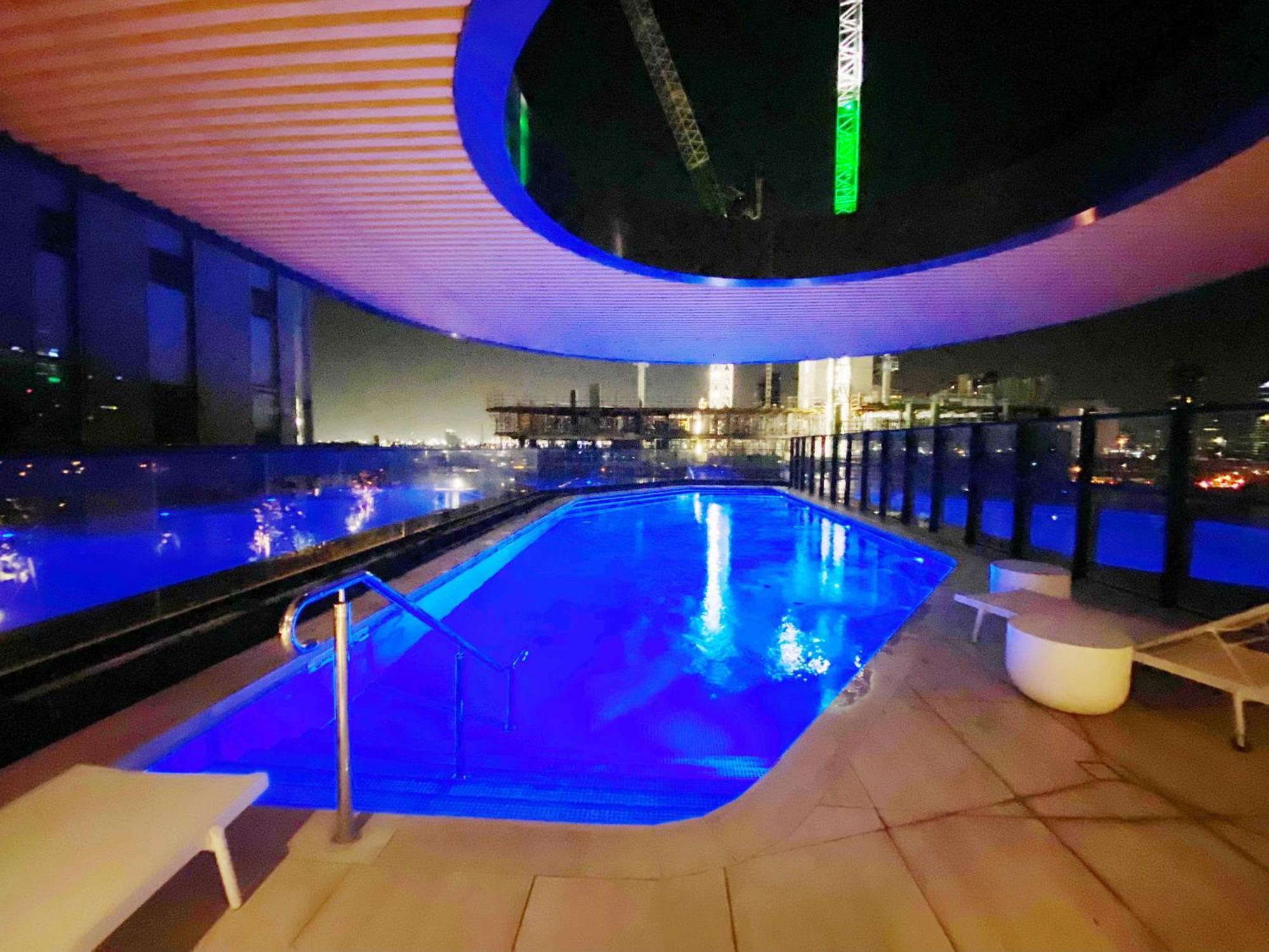 Modern Comfort - 2b2b With Balcony & Parking Apartment