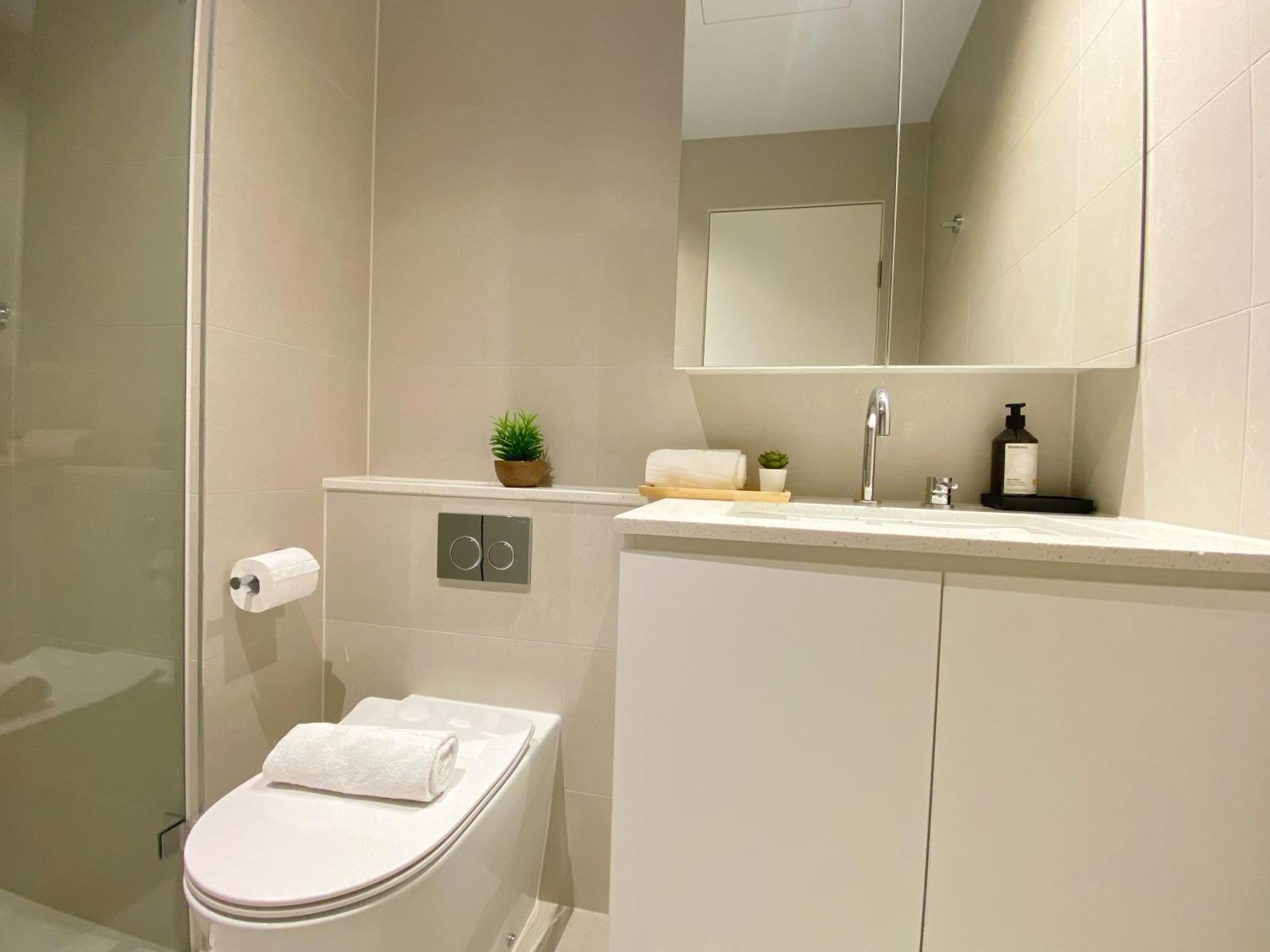 Modern Comfort - 2b2b With Balcony & Parking Apartment