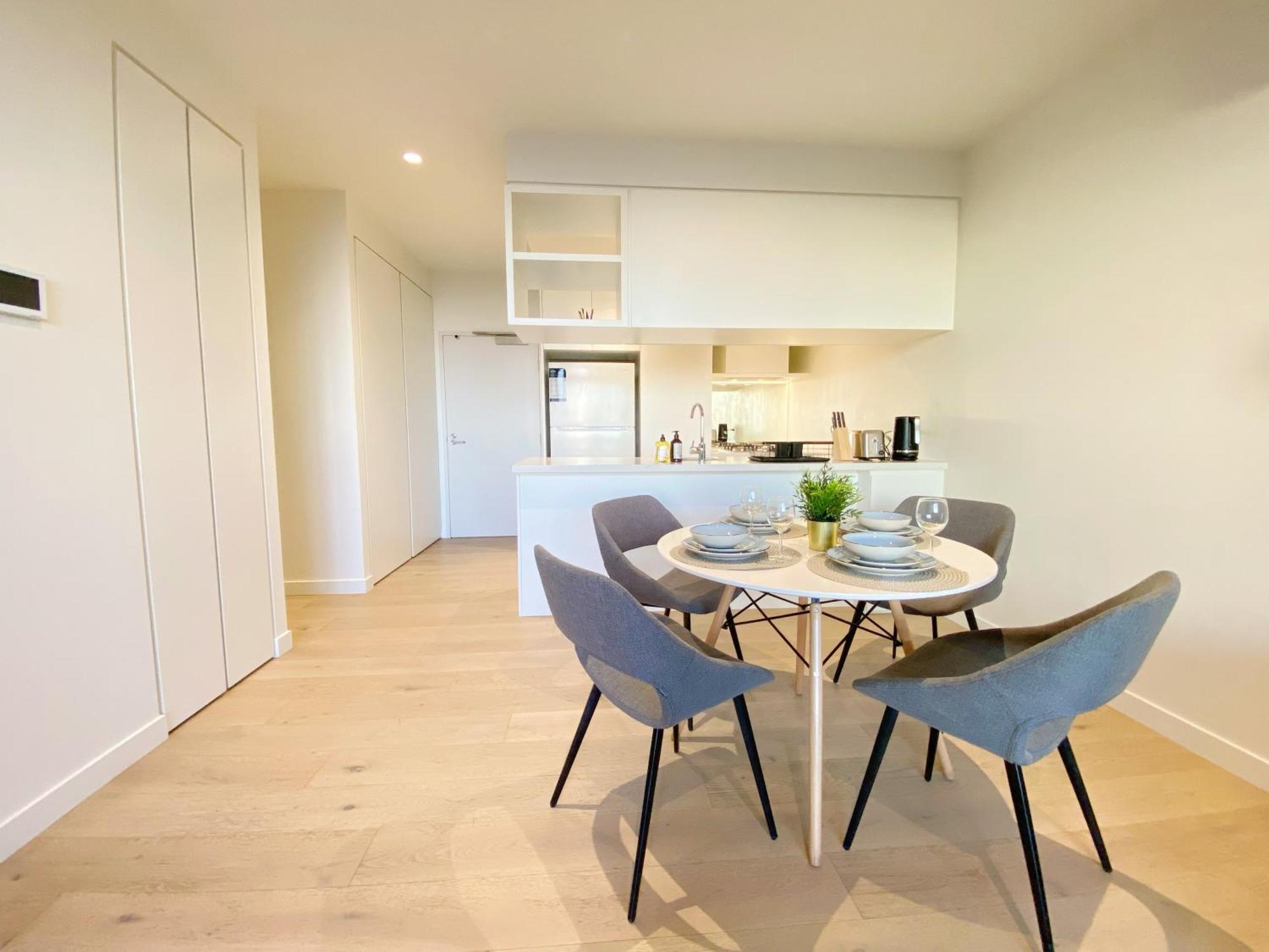 Apartment Modern Comfort - 2b2b With Balcony & Parking Melbourne