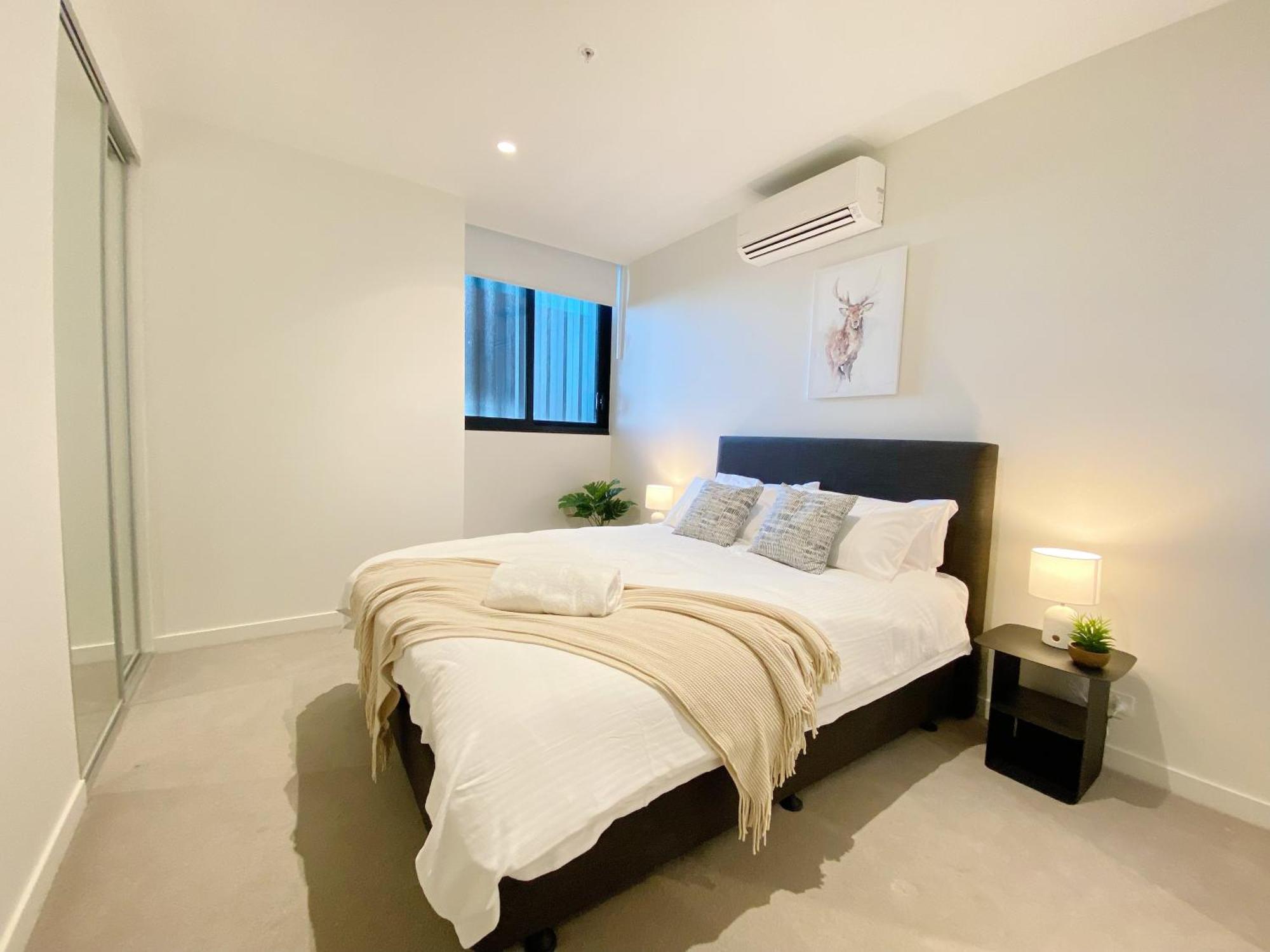 Apartment Modern Comfort - 2b2b With Balcony & Parking Melbourne