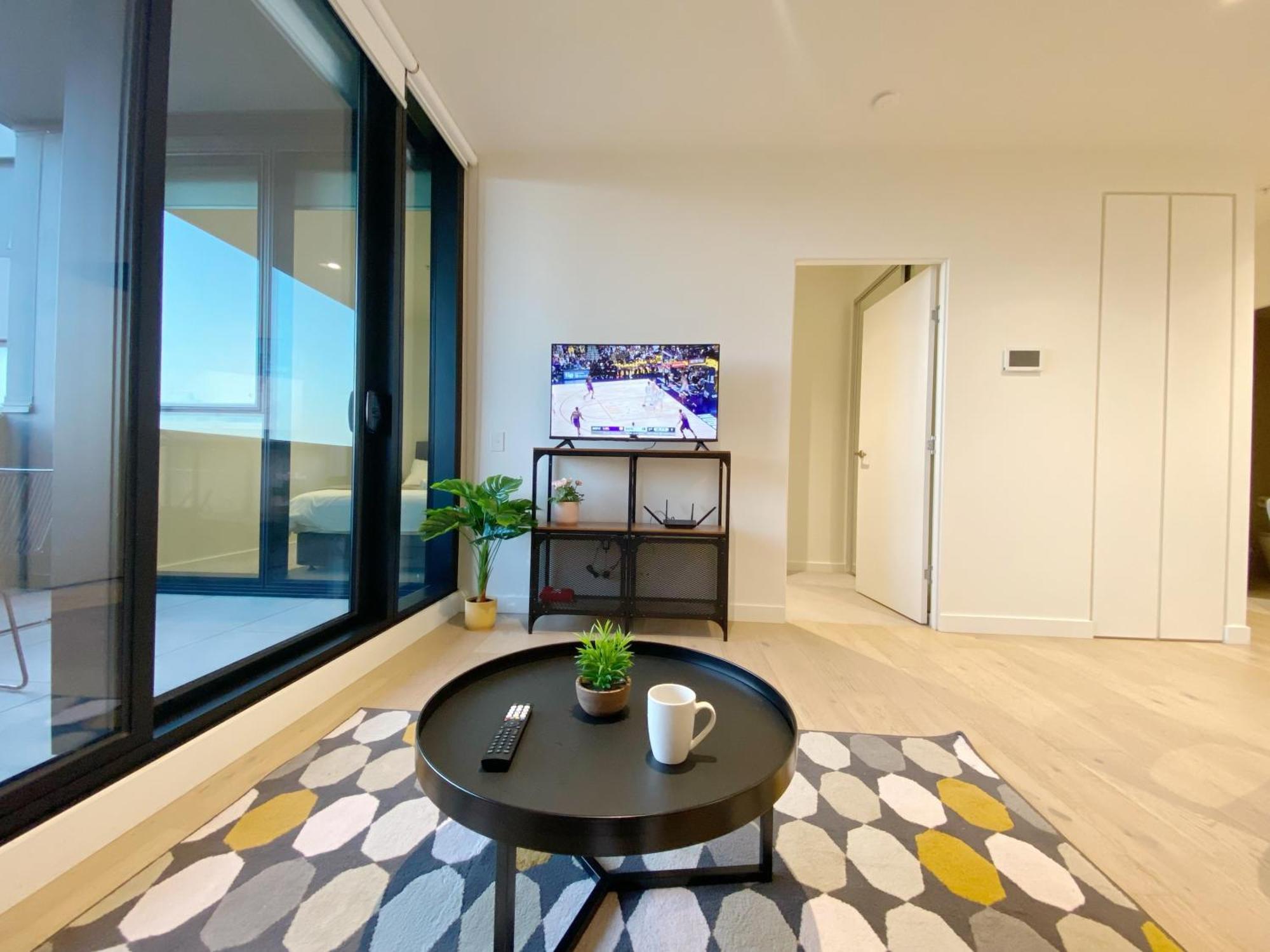 Modern Comfort - 2b2b With Balcony & Parking Melbourne