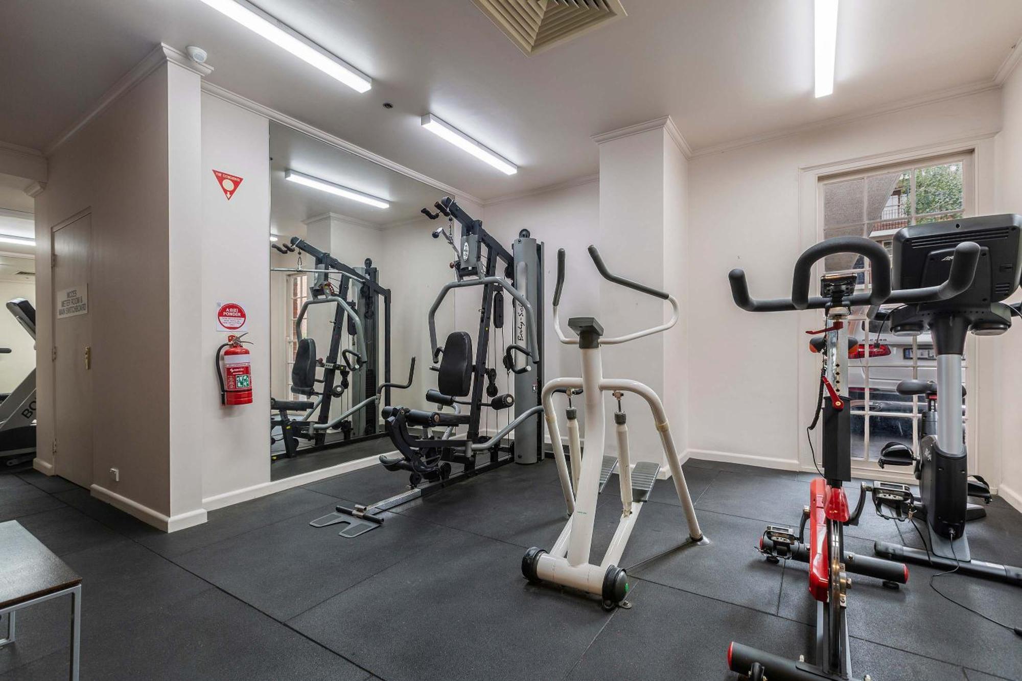 Stylish Opposite Carlton Gardens Apartment *