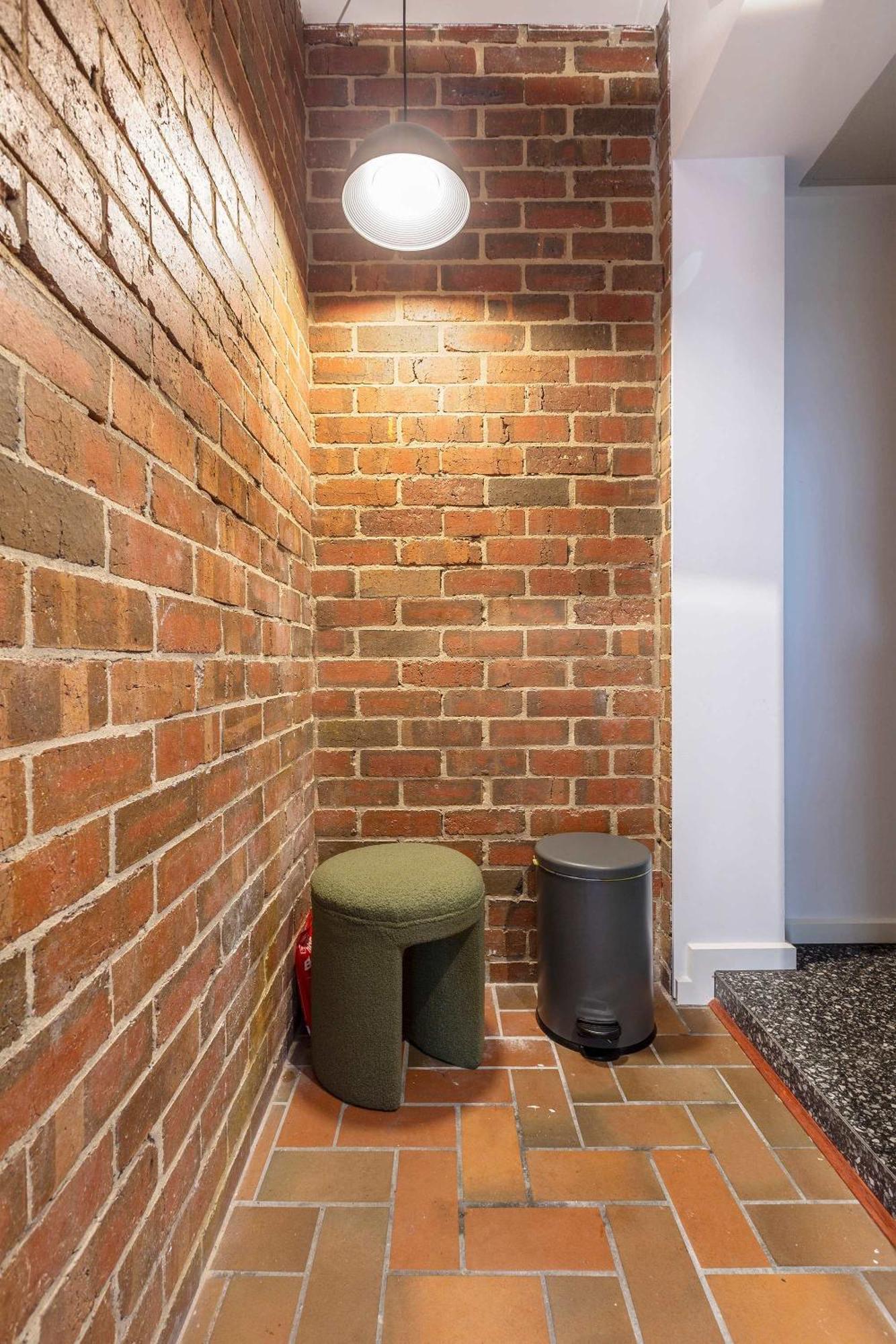 Stylish Opposite Carlton Gardens Apartment