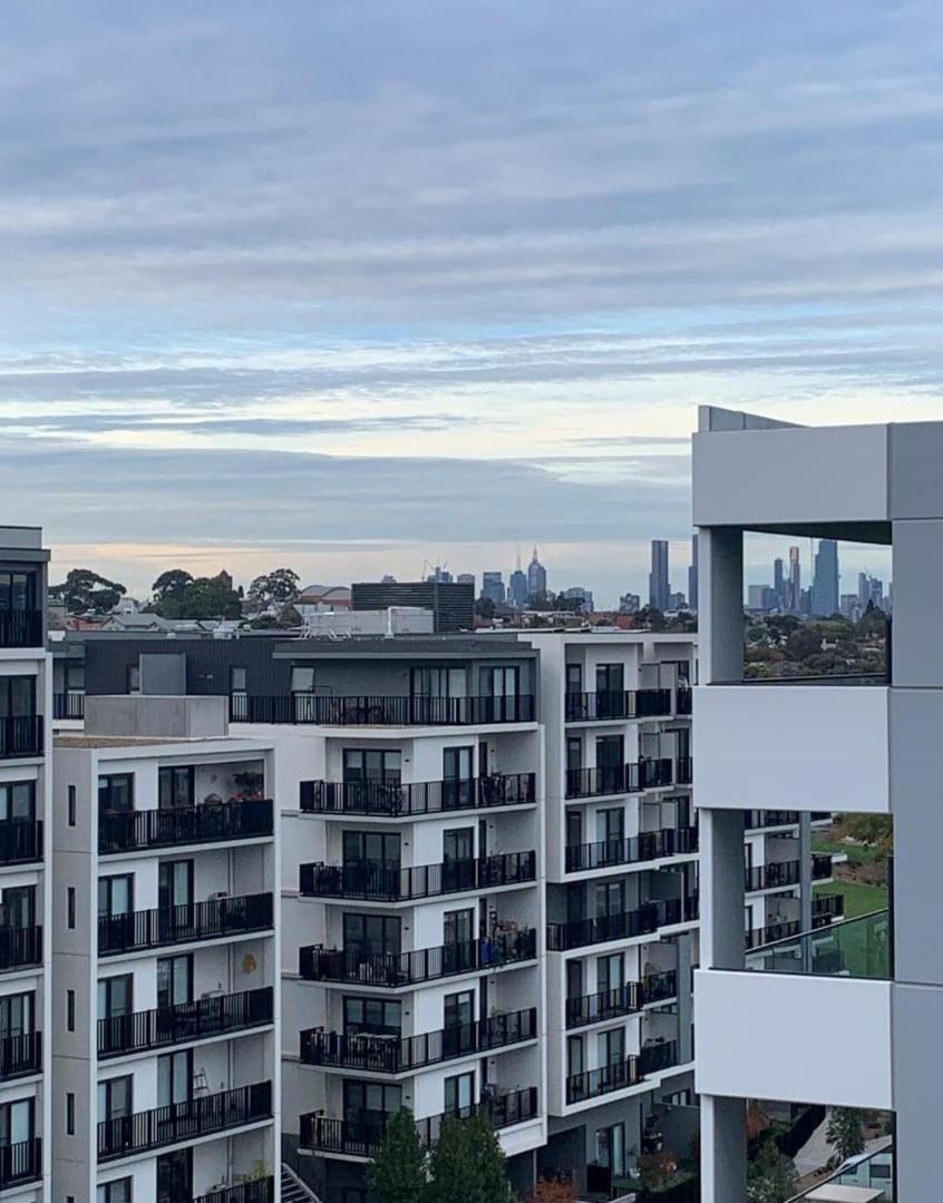 Apartment Modern 7th Floor Flat, Parking, Convenient, Quiet Melbourne