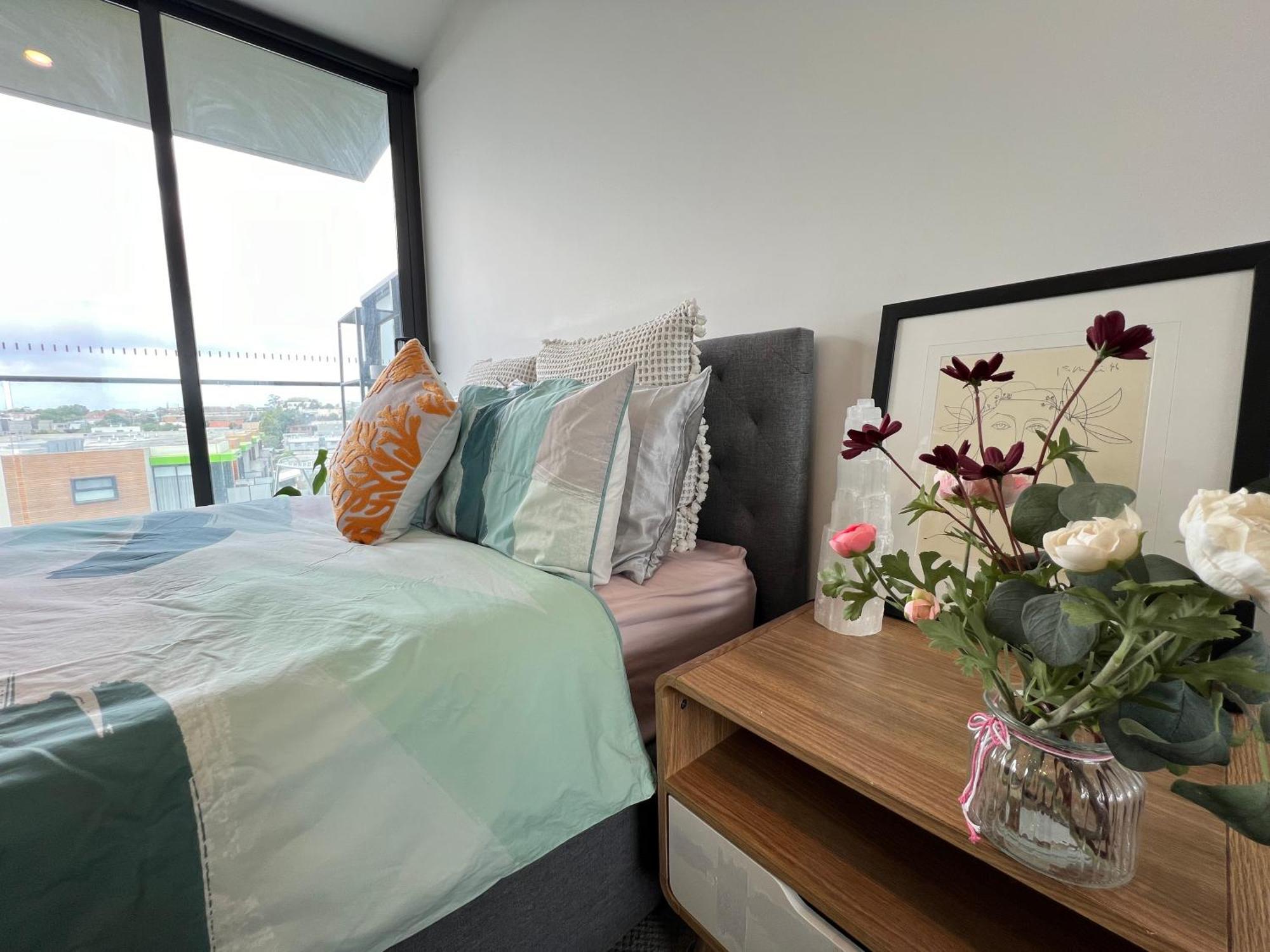 Modern 7th Floor Flat, Parking, Convenient, Quiet