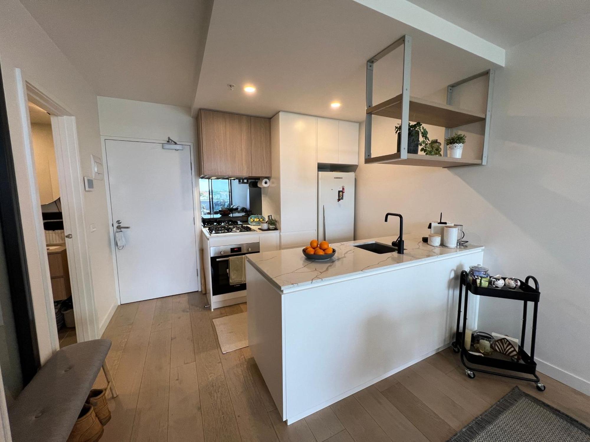 Apartment Modern 7th Floor Flat, Parking, Convenient, Quiet