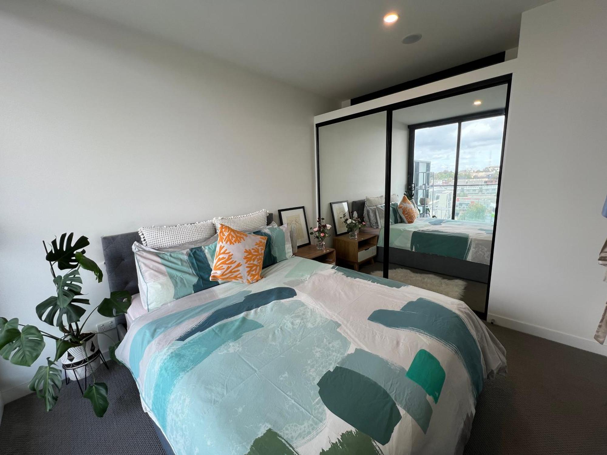 Apartment Modern 7th Floor Flat, Parking, Convenient, Quiet