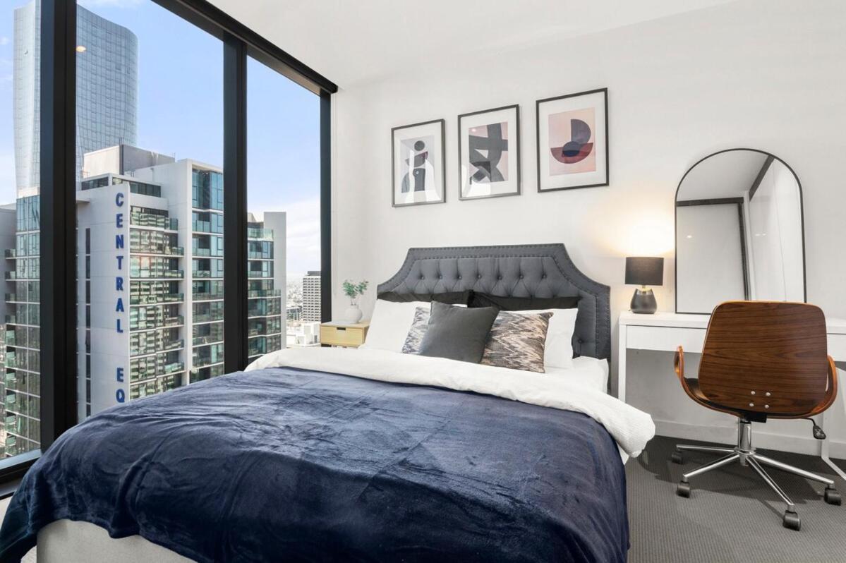 Sky-high Cbd Retreat 2br With Pool & Gym Apartment *