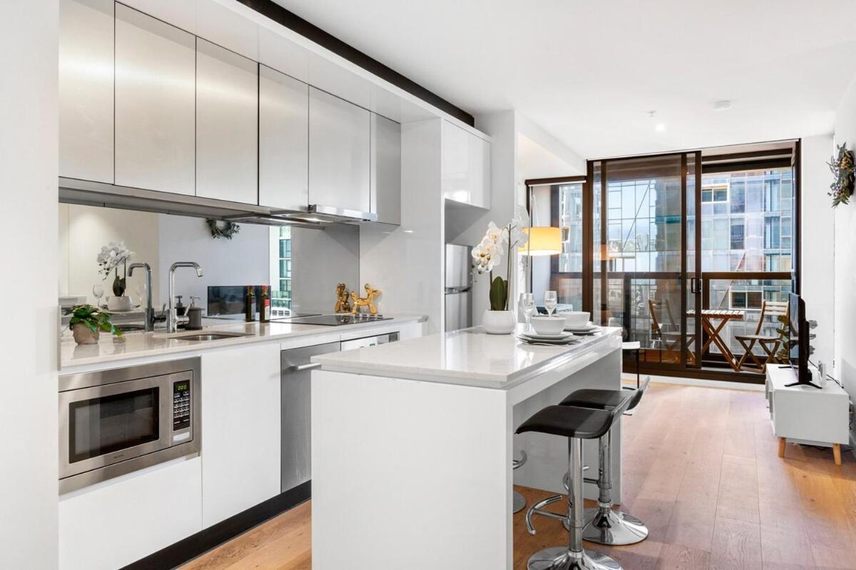 Sky-high Cbd Retreat 2br With Pool & Gym Apartment