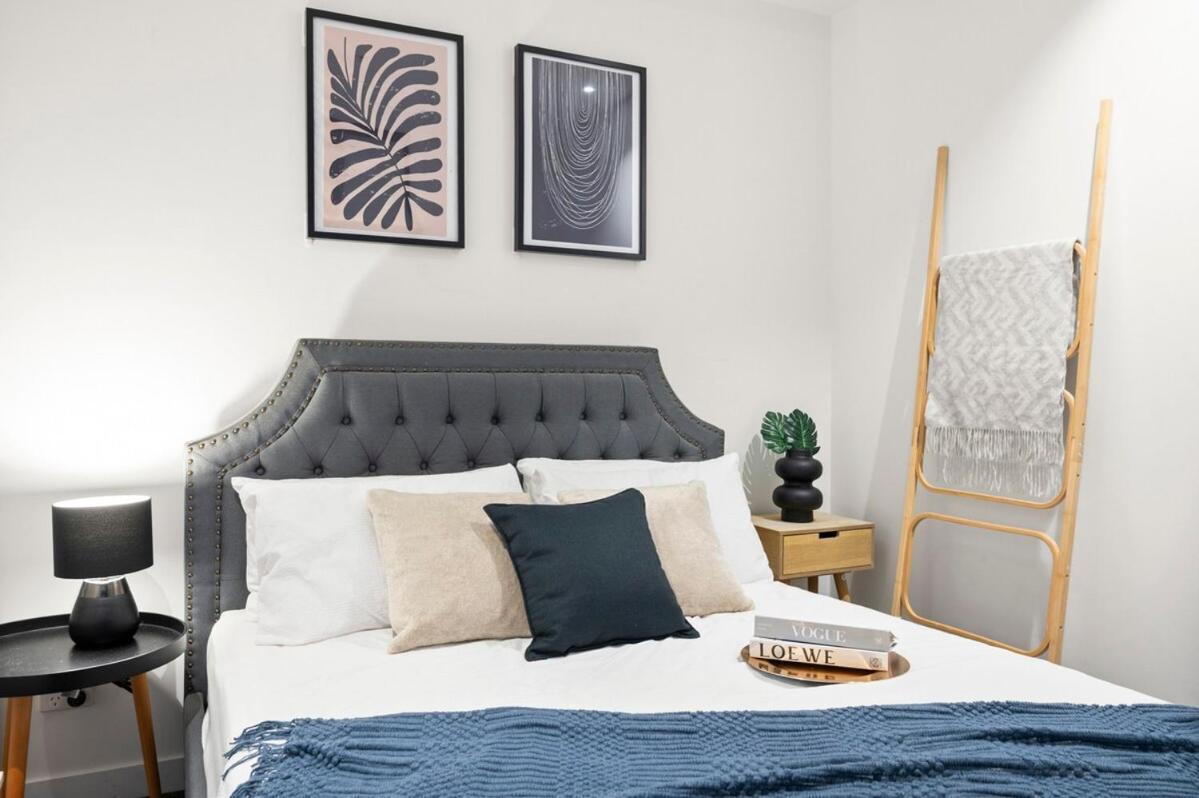 Apartment Sky-high Cbd Retreat 2br With Pool & Gym