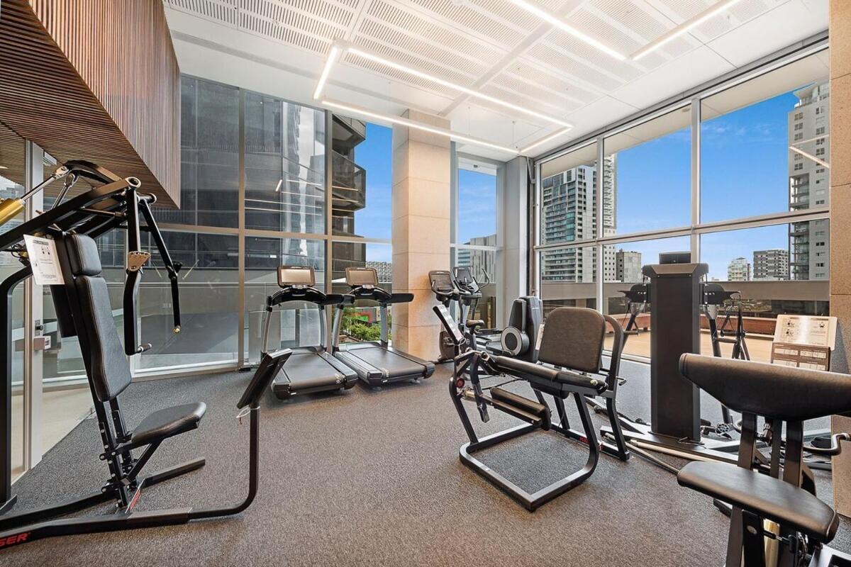 Sky-high Cbd Retreat 2br With Pool & Gym Apartment Melbourne