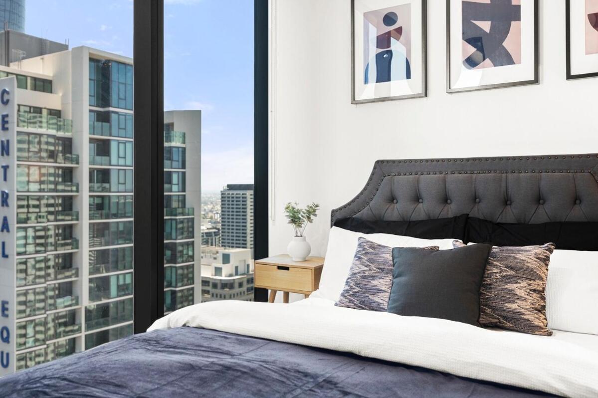 Apartment Sky-high Cbd Retreat 2br With Pool & Gym