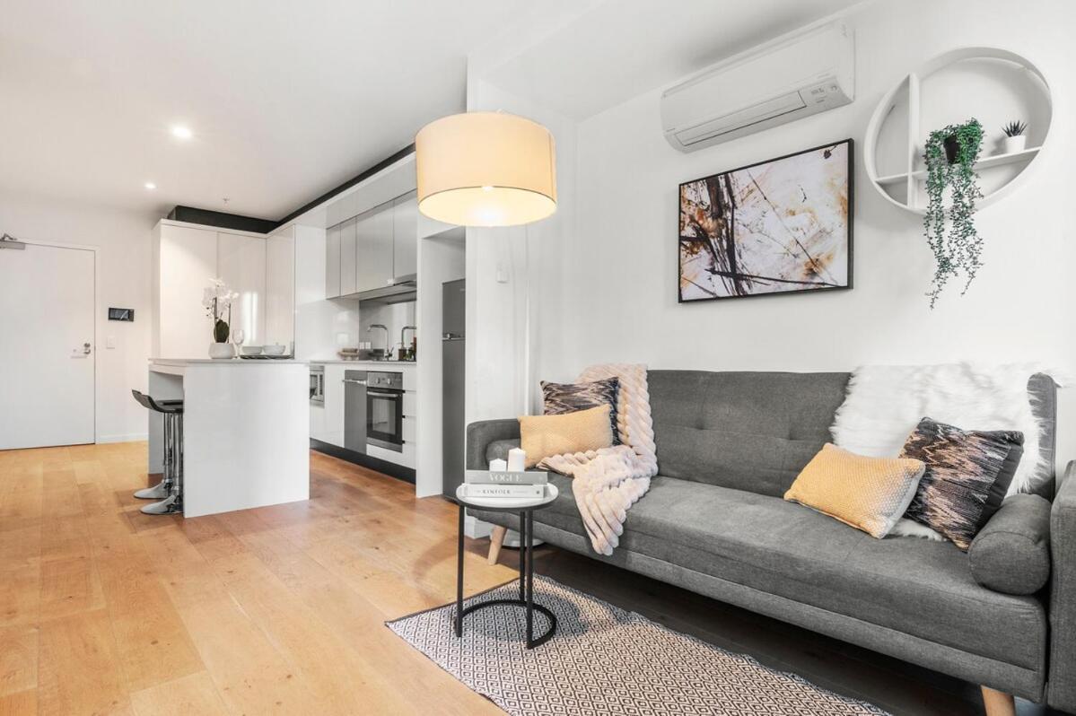 Sky-high Cbd Retreat 2br With Pool & Gym Apartment *
