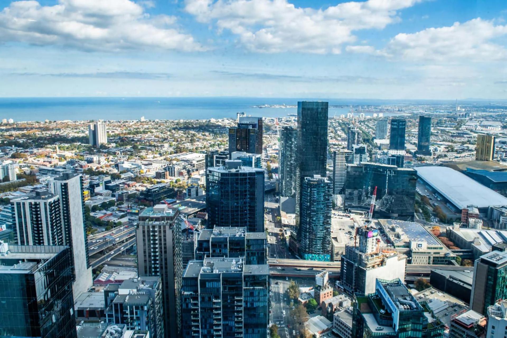 Stunning On Lvl 66 Car Park Pool Gym Apartment Melbourne