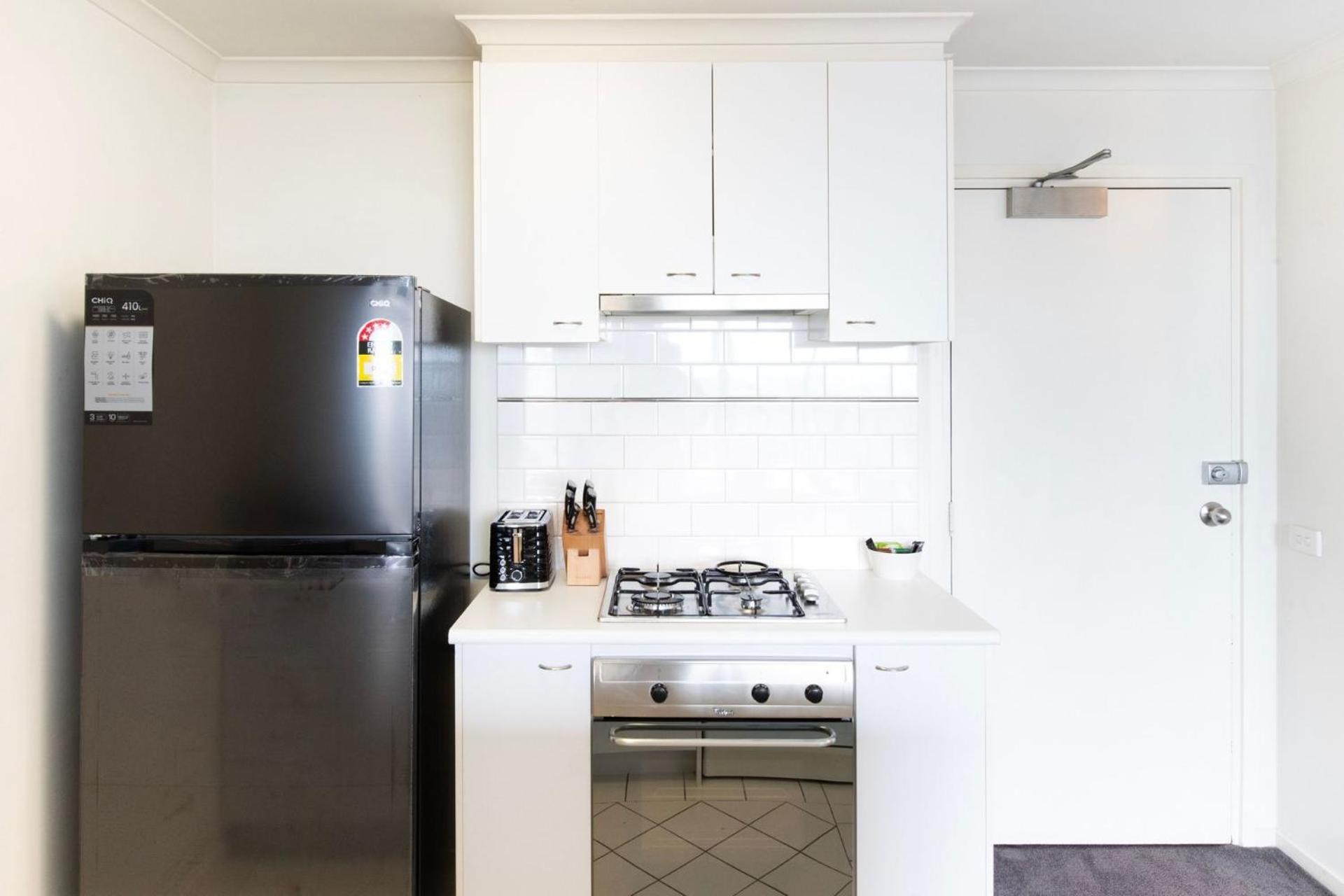 Cosy Gem; Tennis Court & Parking On St Kilda Rd *