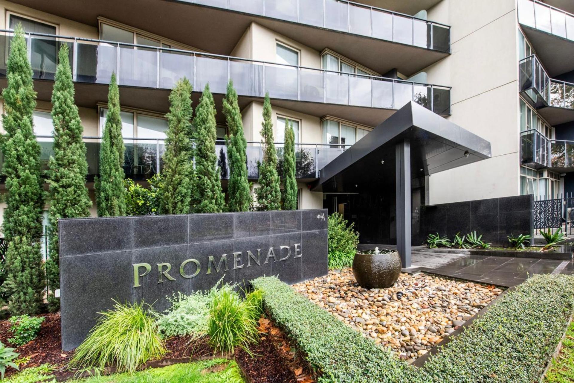 Cosy Gem; Tennis Court & Parking On St Kilda Rd Apartment