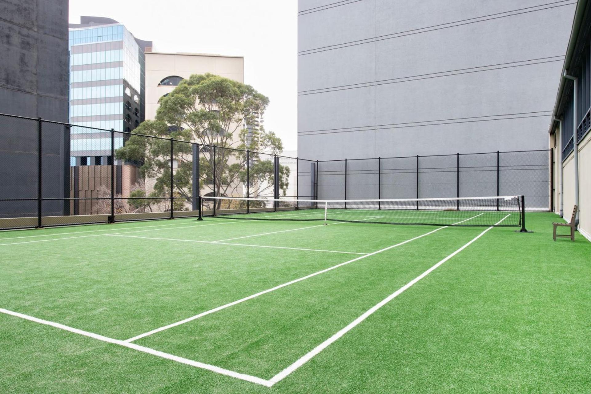 Cosy Gem; Tennis Court & Parking On St Kilda Rd Apartment