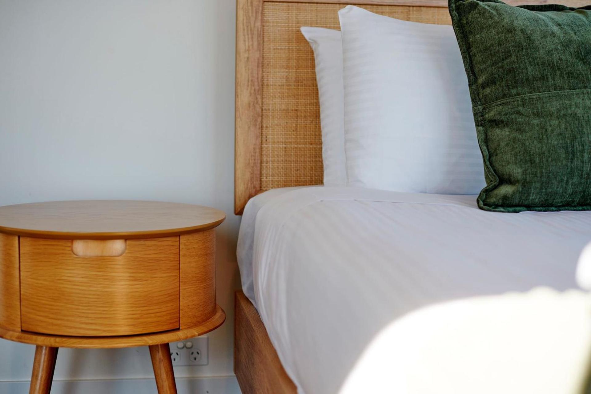 Apartment Stylish 2br On St Kilda Rd With Pool & Parking *