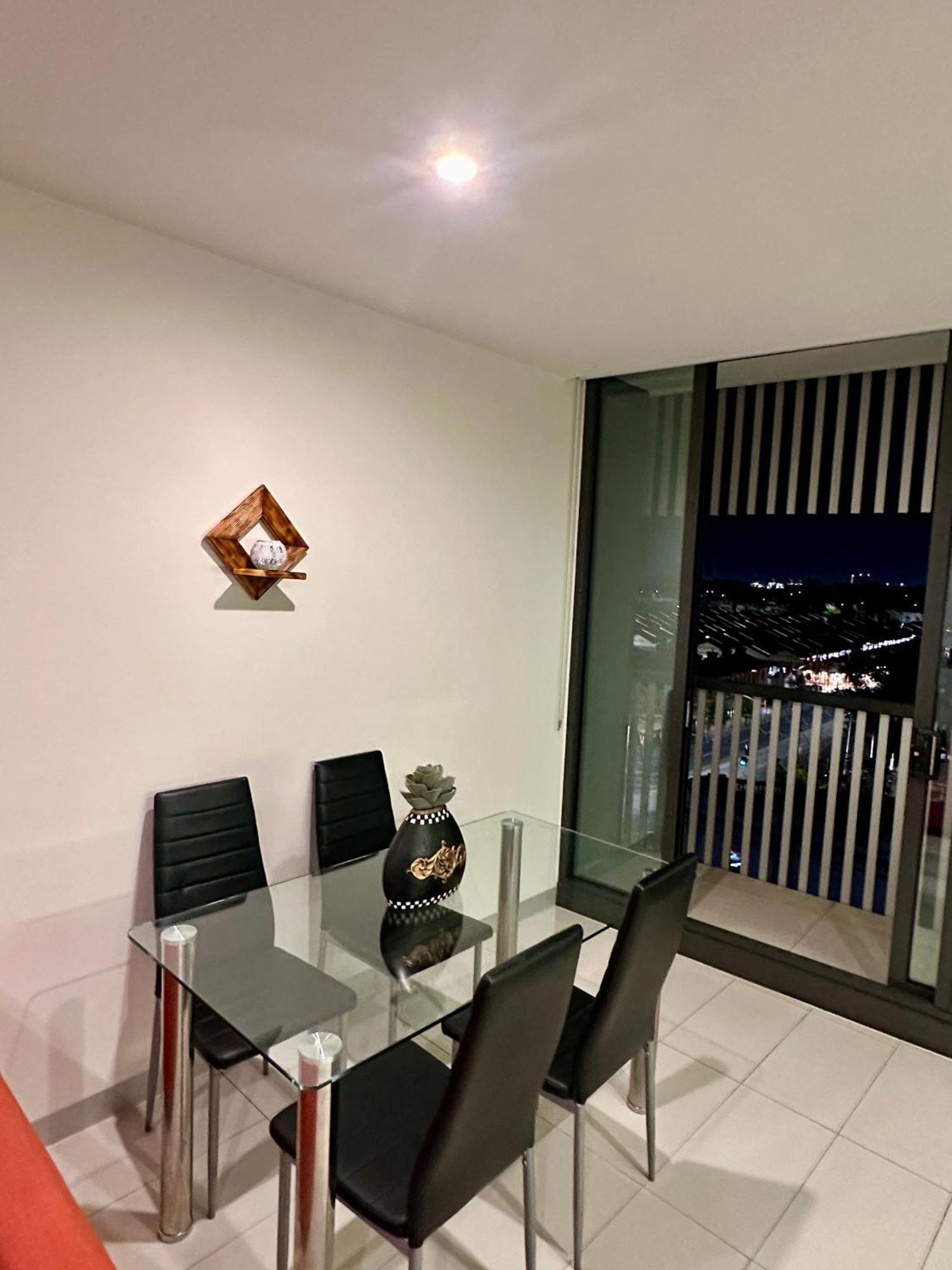 Premium With Balcony And Free Tram Access Apartment *