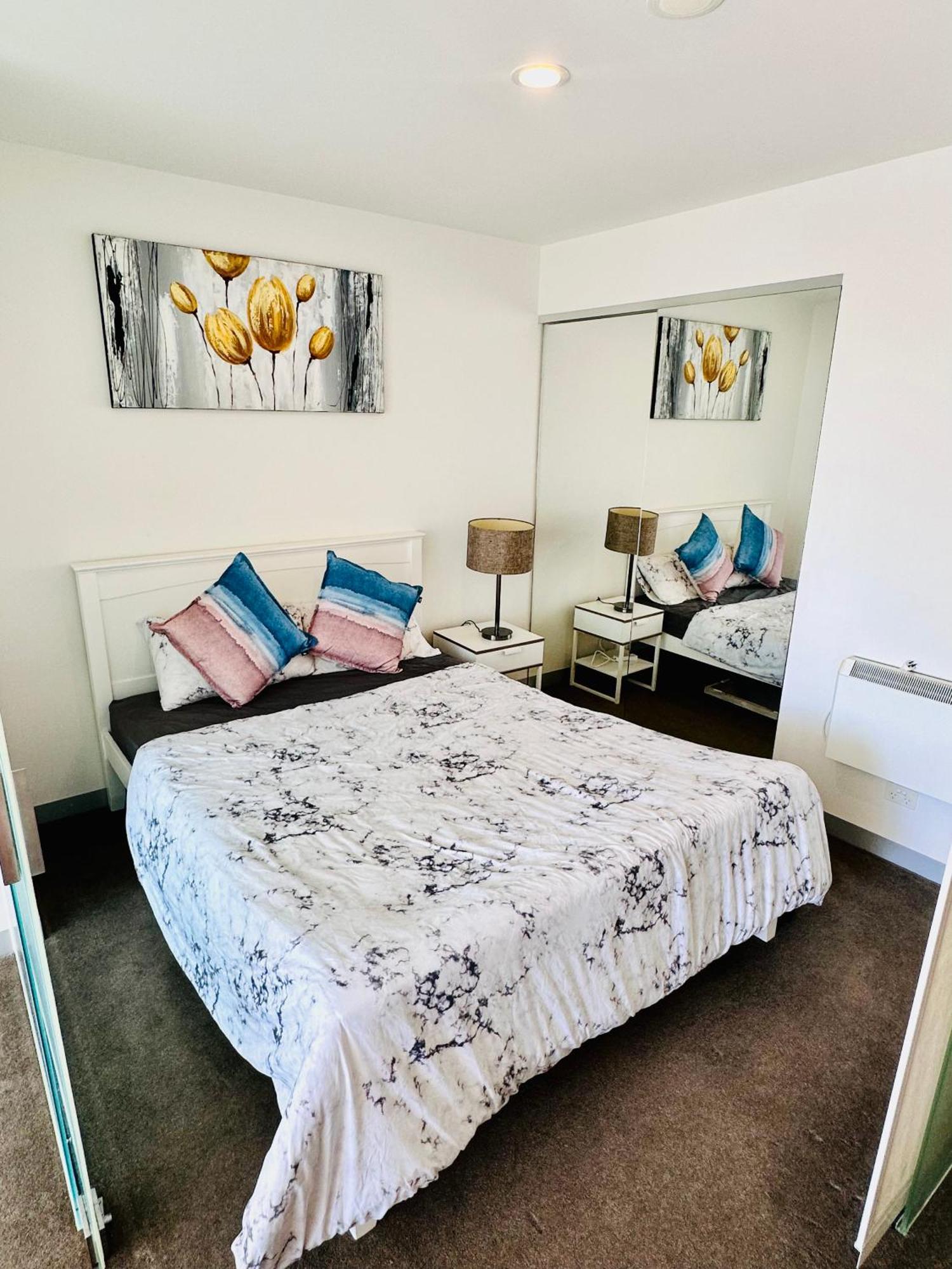 Premium With Balcony And Free Tram Access Melbourne