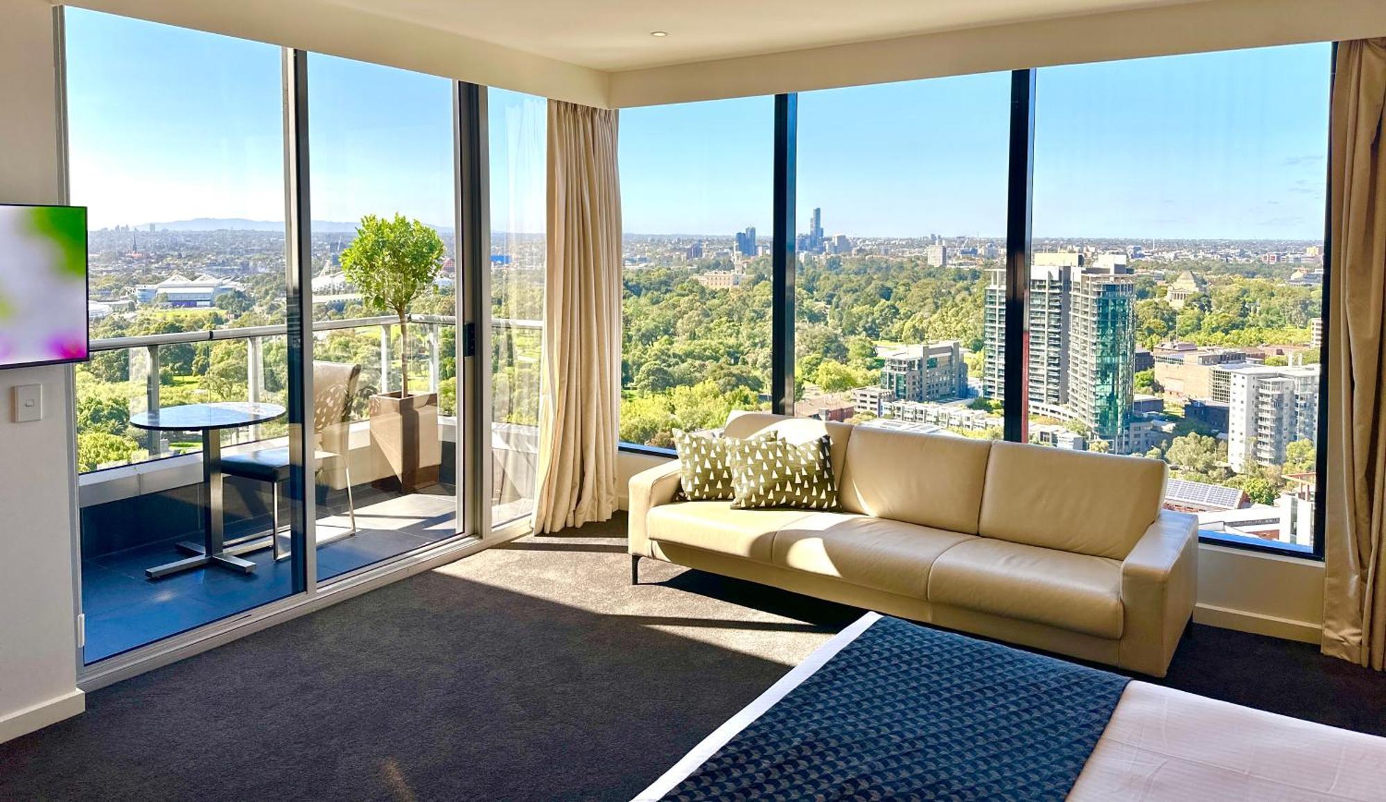Luxury Duplex-penthouse Near Casino Mcec & Mcg Apartment