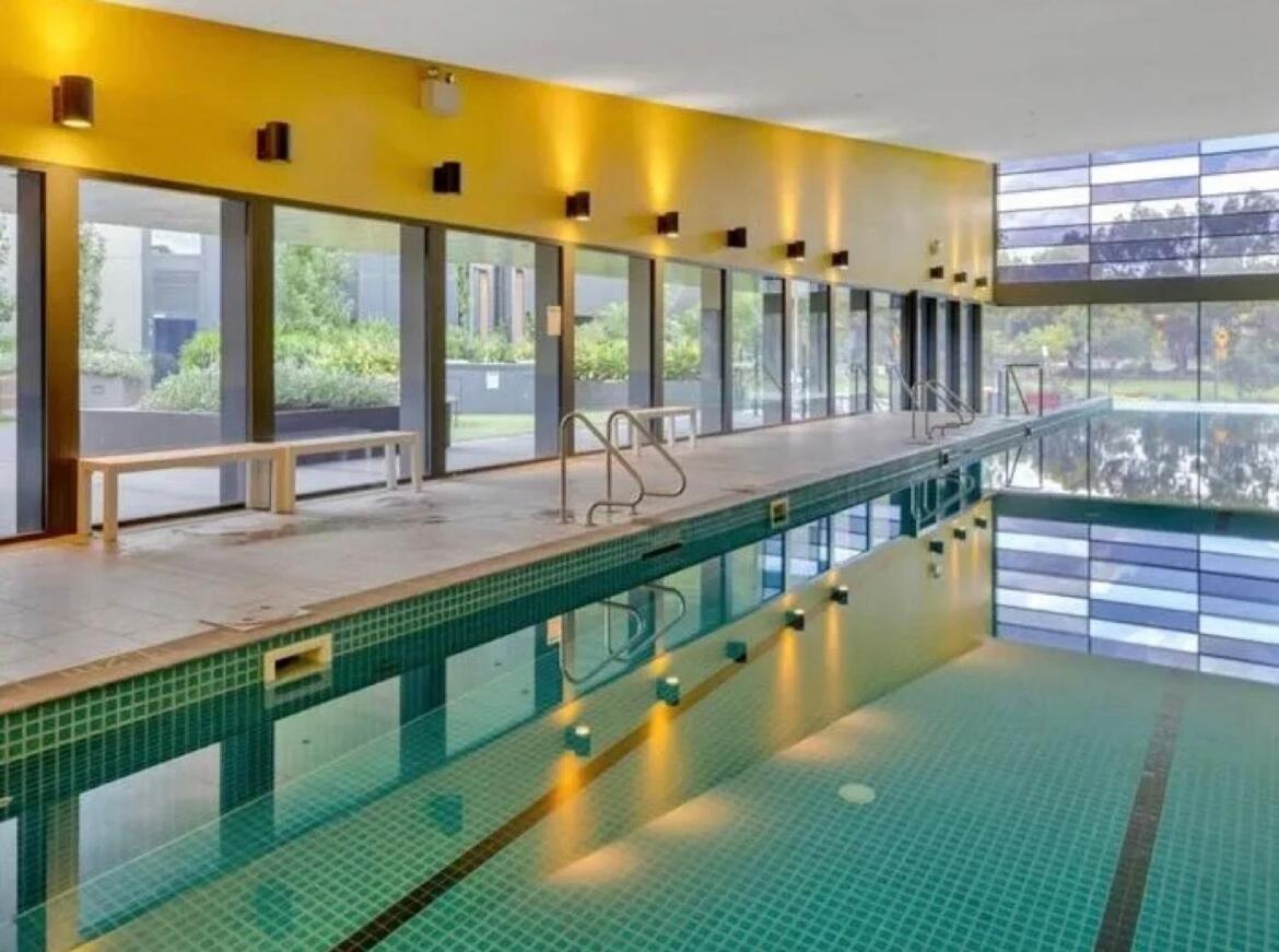 Fringe Oasis - Pool, Gym & Car Park Melbourne