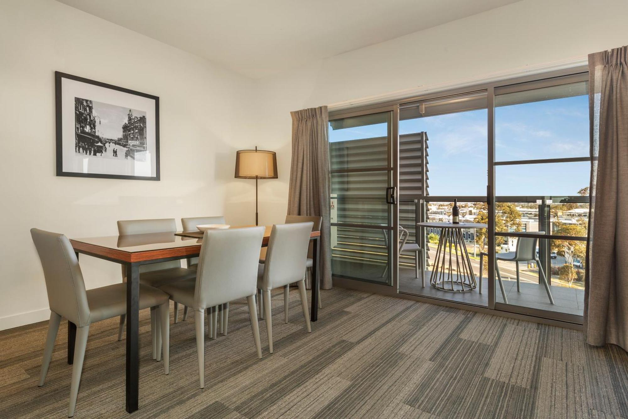 Aparthotel Quest Airport