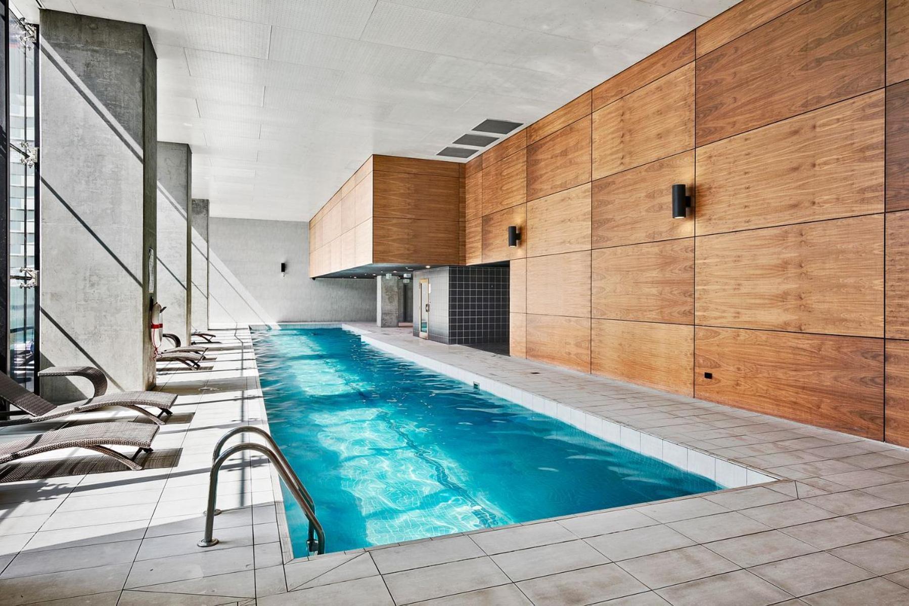 Astonishing 2b2b Upperwestside Opposite Southern Cross Station Melbourne