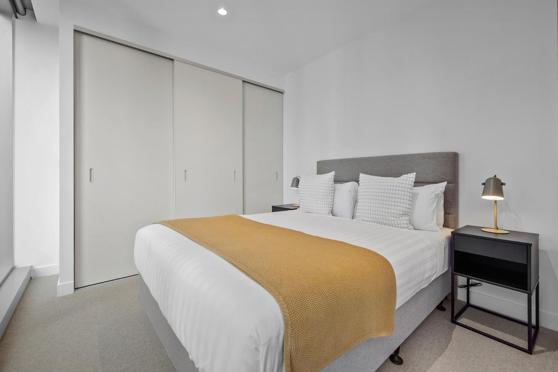 Stunning Westside Cbd 2bd, Heated Pool, Gym, Sauna, Steam