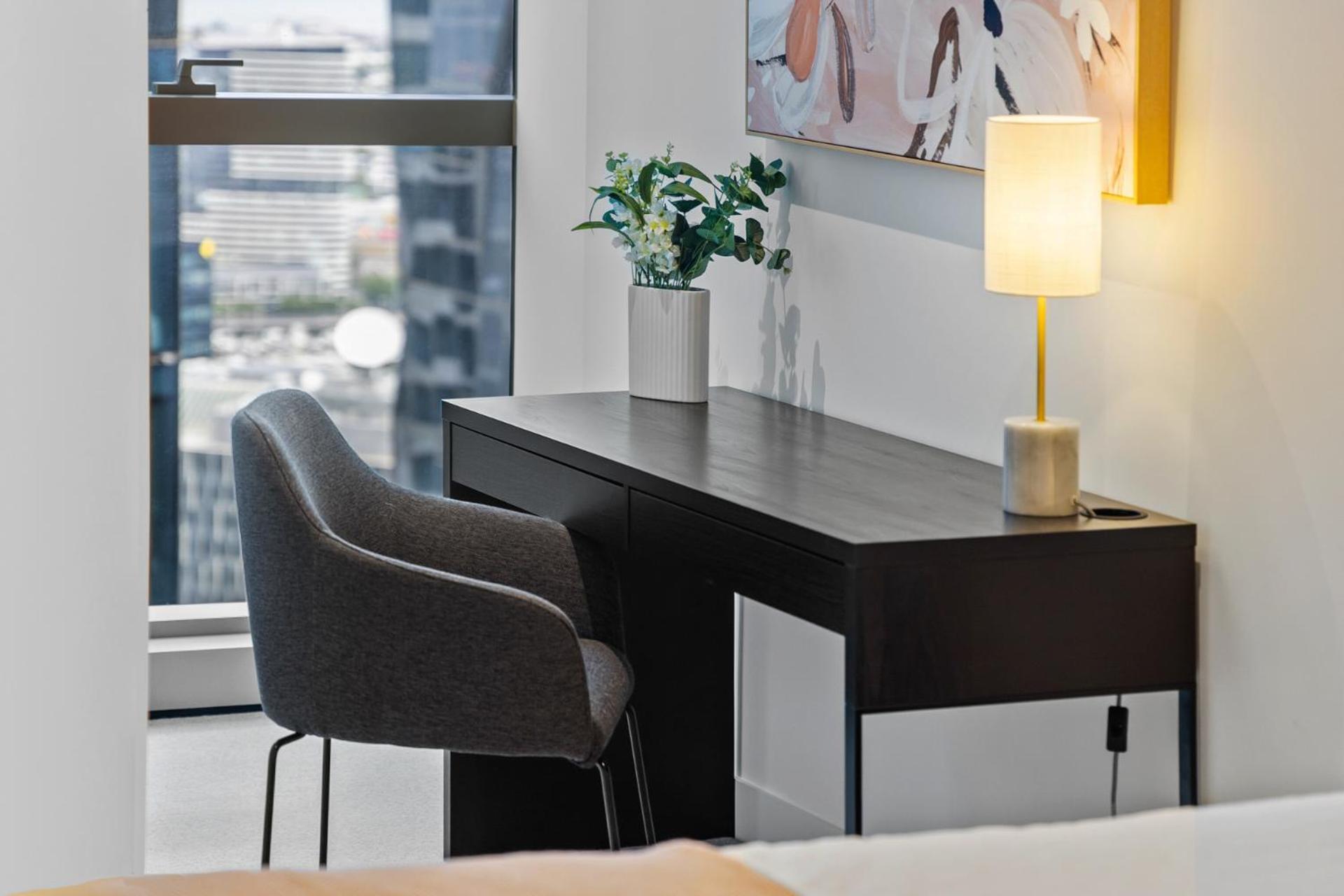 Apartment Stunning Westside Cbd 2bd, Heated Pool, Gym, Sauna, Steam *