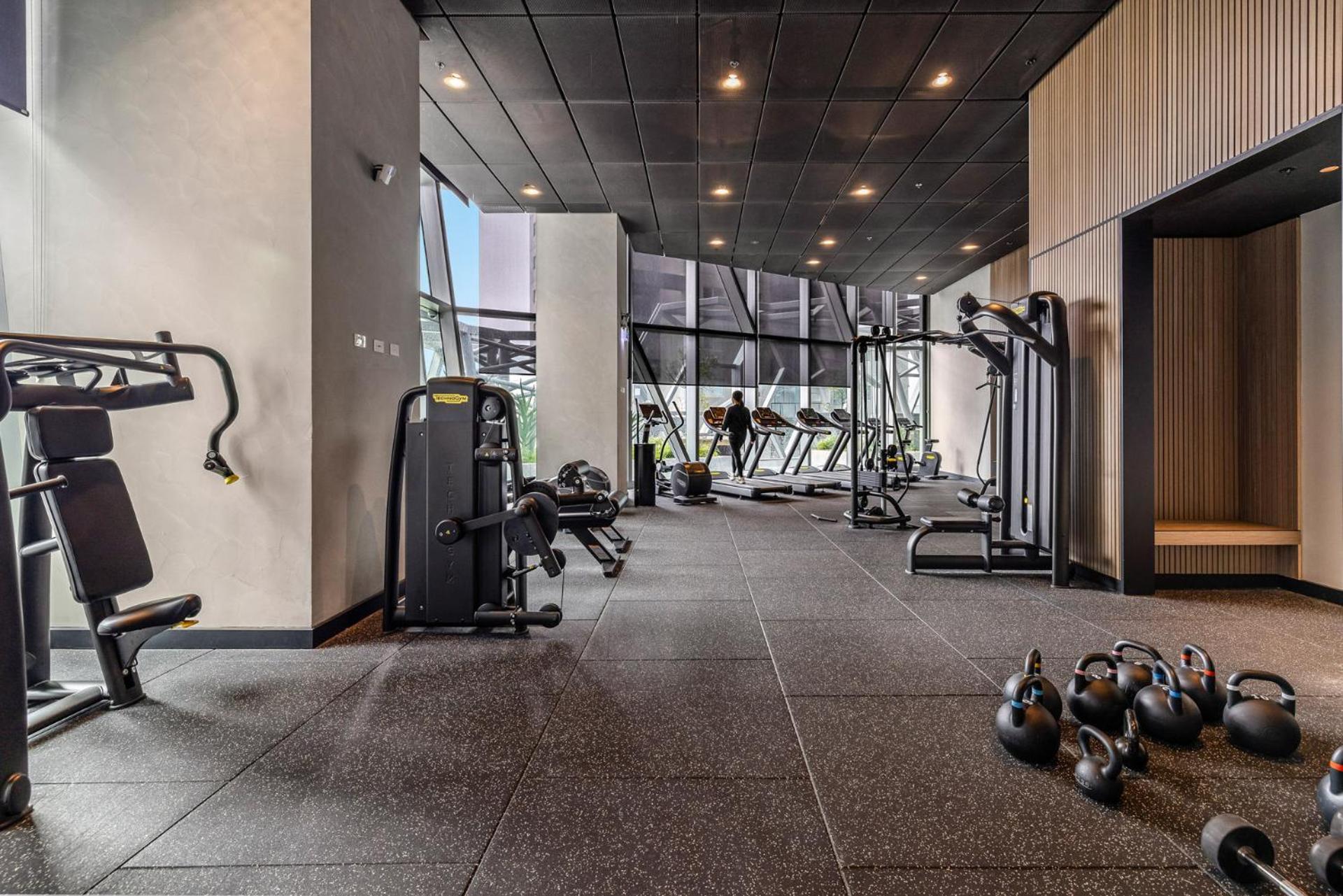 Stunning Westside Cbd 2bd, Heated Pool, Gym, Sauna, Steam Melbourne